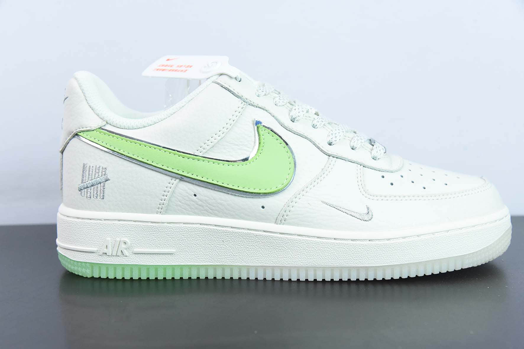 耐克Nike UNDEFEATED x Nike Air Force 1´07 Low“皮革米白苹果绿银五杠空军一号低帮休闲板鞋纯原版本 货号:BS9055-731