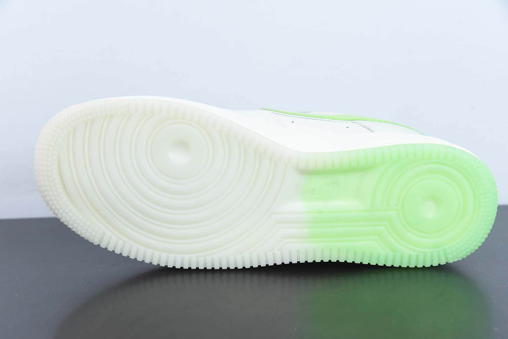 耐克Nike UNDEFEATED x Nike Air Force 1´07 Low“皮革米白苹果绿银五杠空军一号低帮休闲板鞋纯原版本 货号:BS9055-731