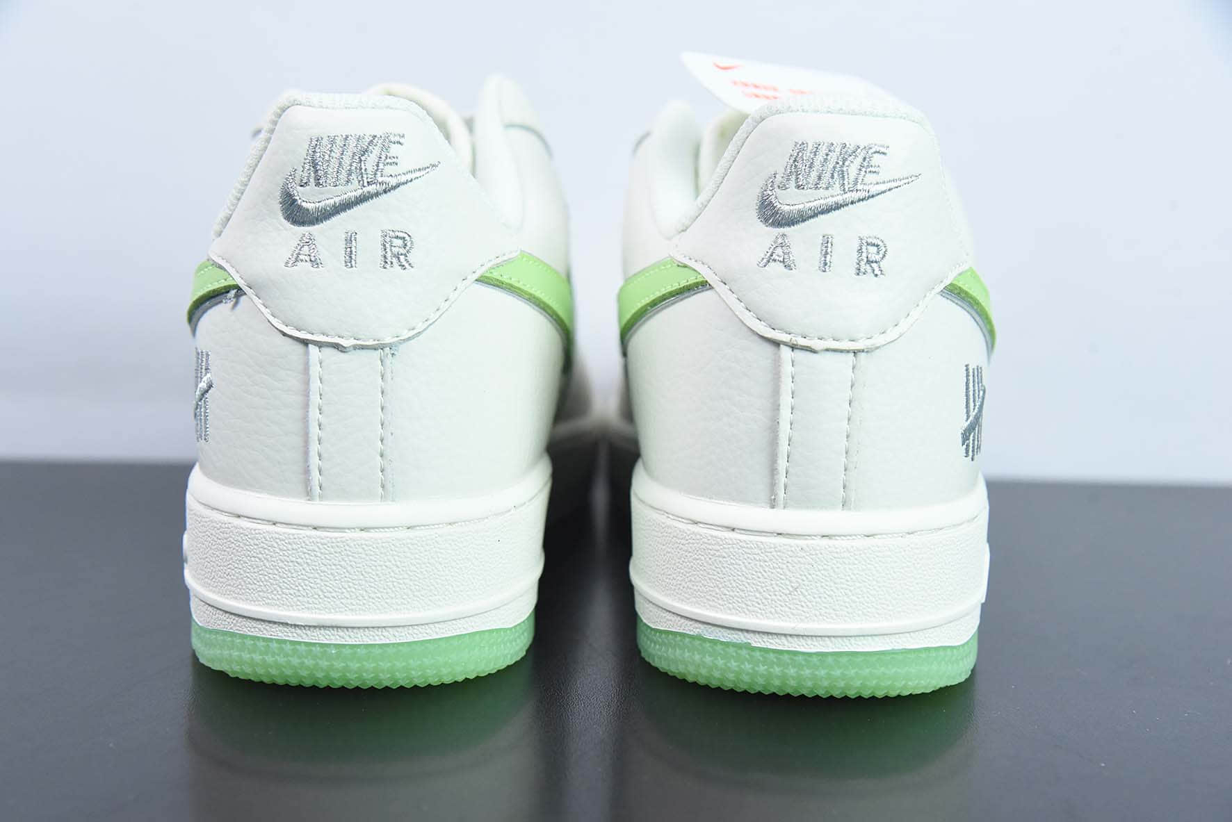 耐克Nike UNDEFEATED x Nike Air Force 1´07 Low“皮革米白苹果绿银五杠空军一号低帮休闲板鞋纯原版本 货号:BS9055-731