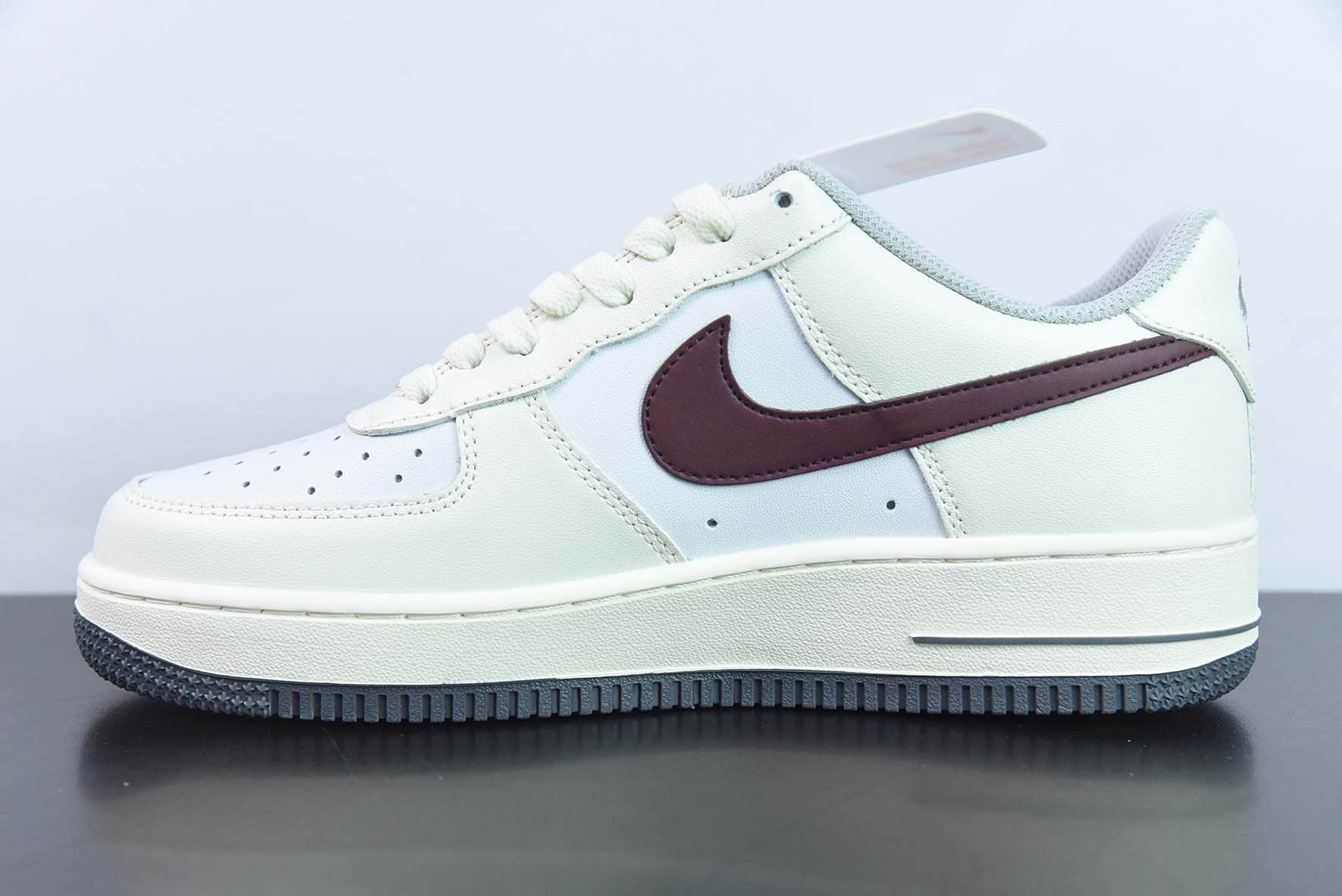 耐克Nike Air Force 1'07 Low 花期信使米白红空军一号低帮休闲板鞋纯原版本 货号：HH2322-022