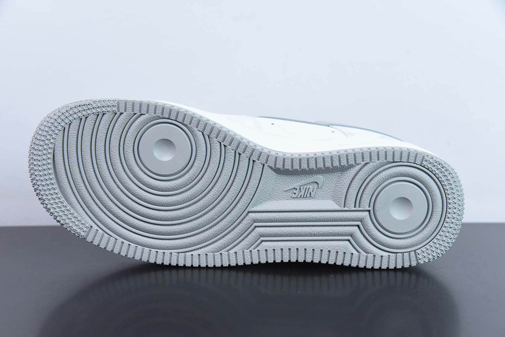 耐克Nike Air Force 1 '07 LowWhiteGreyCamo皮革白灰迷彩空军一号经典低帮休闲板鞋纯原版本 货号：DV1588-002 