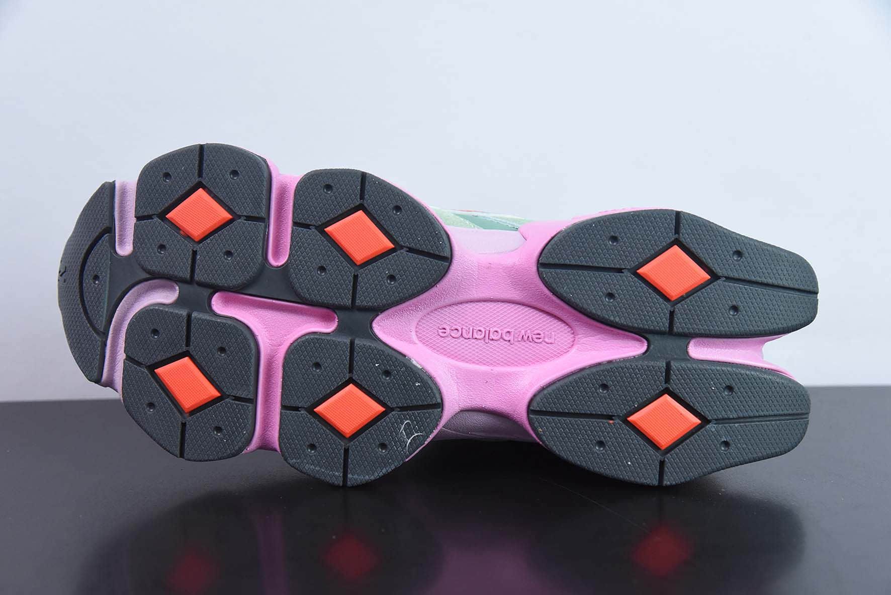 新百伦New Balance 9060Multi-Color系列工业绿粉彩虹复古百搭老爹风小象蹄休闲运动跑步鞋纯原版本 货号：U9060WRB 