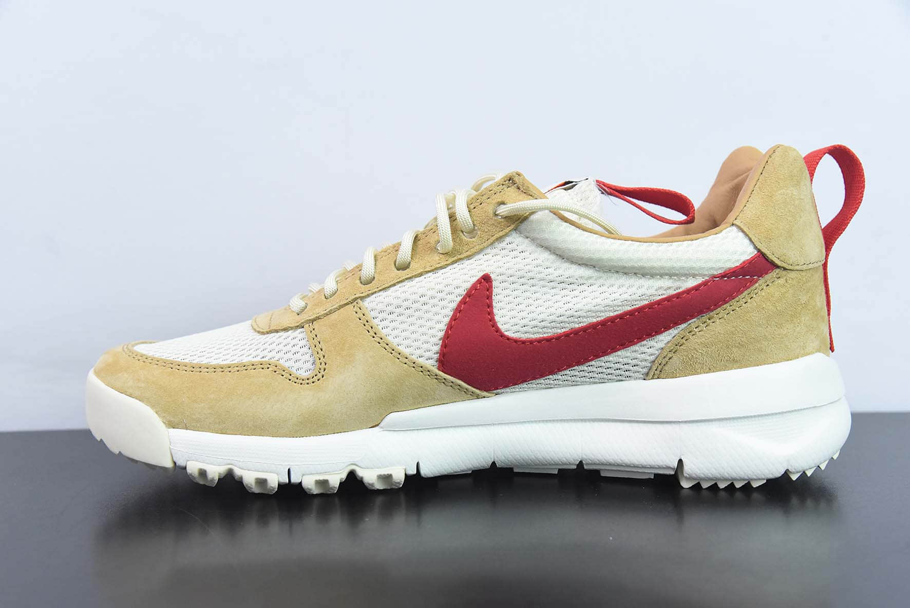 耐克Nike Tom Sachs x Nike Craft Mars Yard 2.0 宇航员2.0复古做旧黄红勾权志龙同款百搭休闲运动透气慢跑鞋纯原版本 货号：AA2261-100 