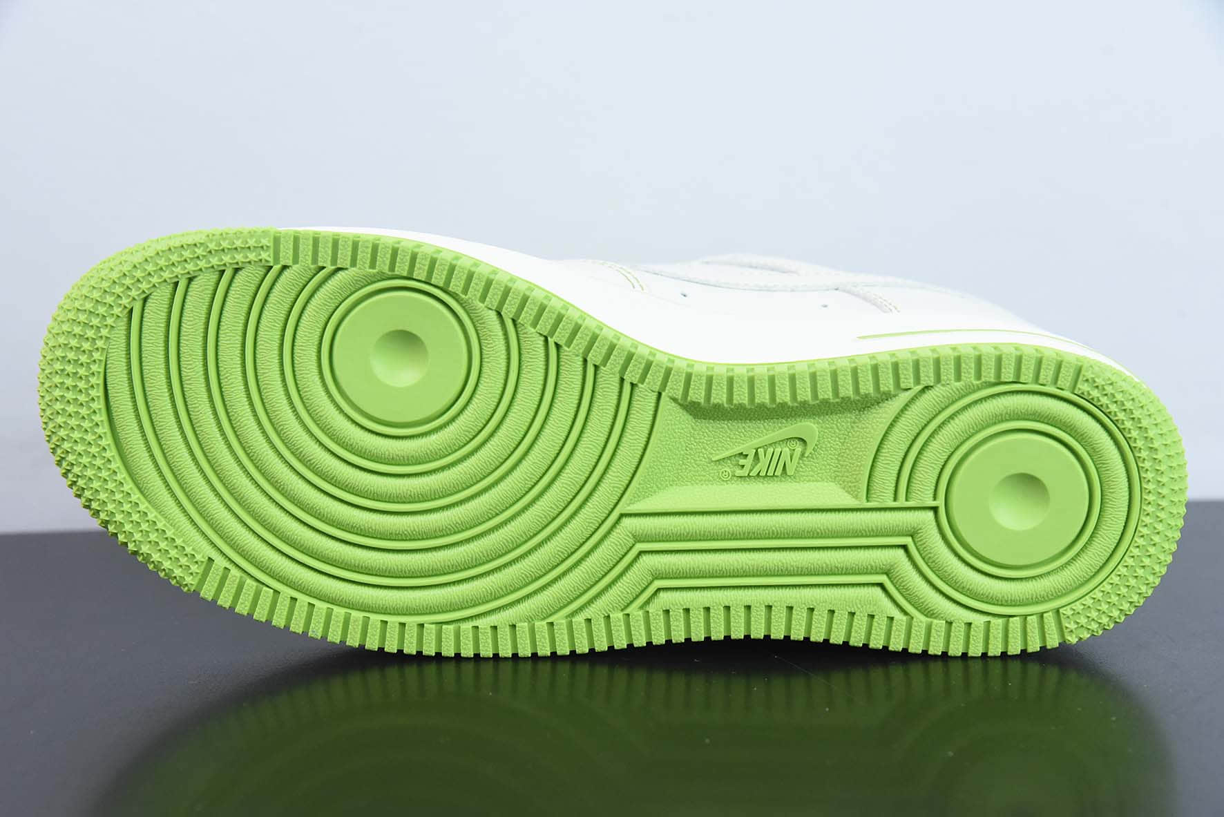 耐克Nike Undefeated x Nk Air Force 1'07 Low 五道杠米月色空军一号低帮休闲板鞋纯原版本 货号:UN1988-888