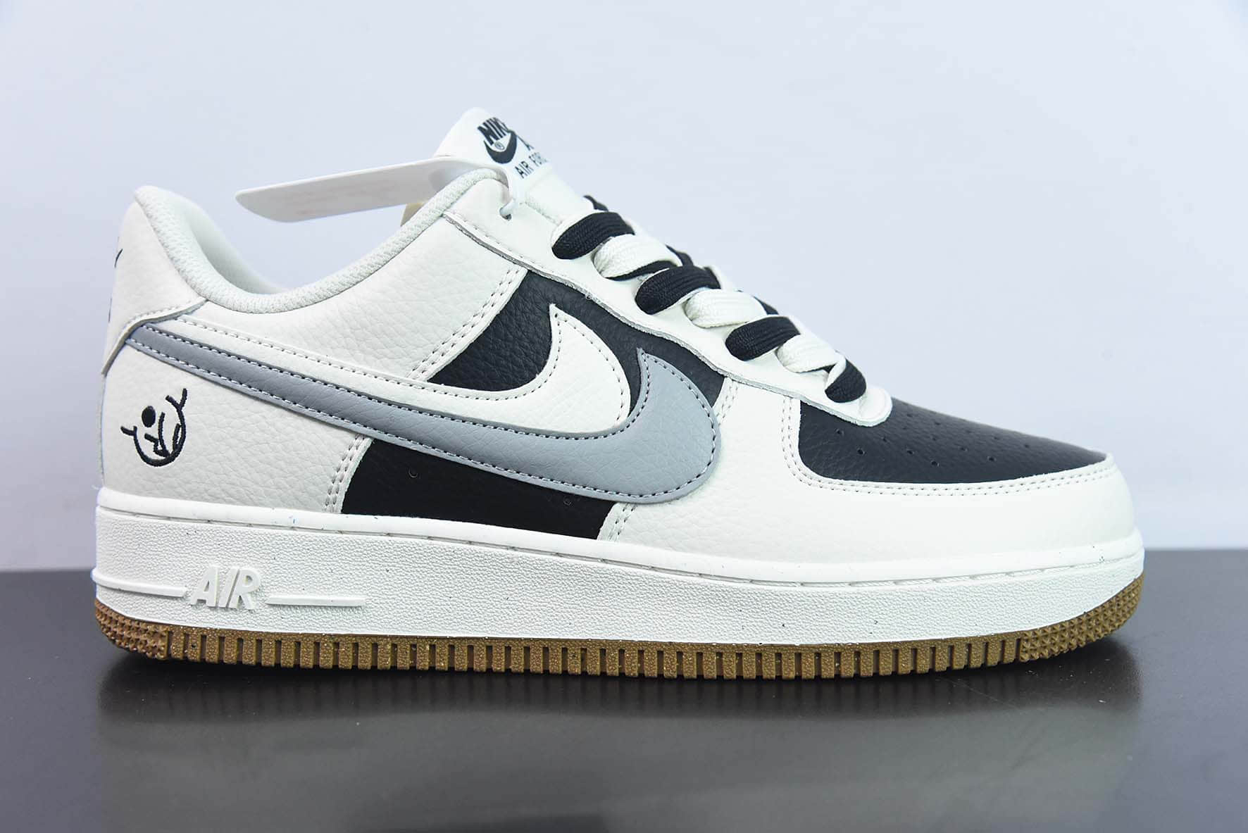 耐克Nike Air Force 1’07 Low85 Double SwooshBeigeBlackGrey皮革米白黑白灰双钩空军一号低帮休闲板鞋纯原版本 货号：CC2569-077