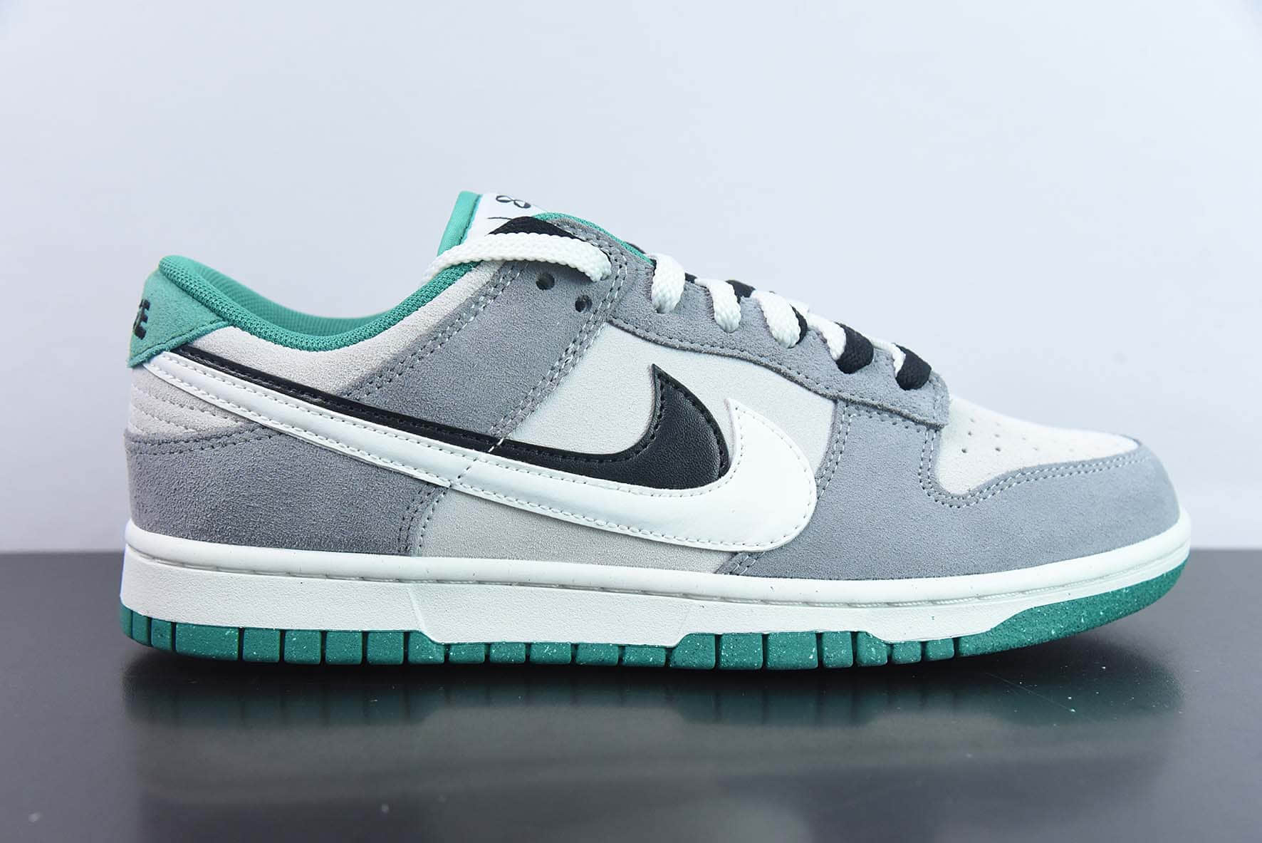 耐克Nike SB Dunk Low SE85 Double SwooshGreyBlackWhite拼色深灰浅灰黑白双钩扣篮系列低帮休闲运动滑板板鞋纯原版本 货号:DO9457-132