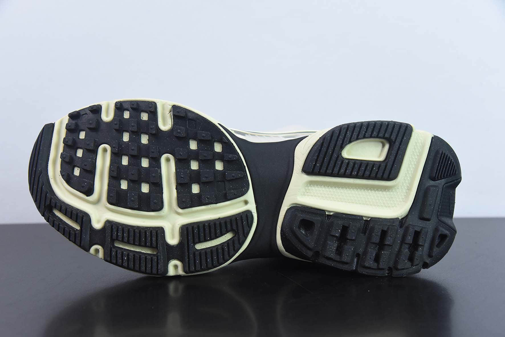 耐克Nike V2K Runtekk 3XL 米黄黑减震防滑复古低帮跑步鞋纯原版本 货号： FD0736-101