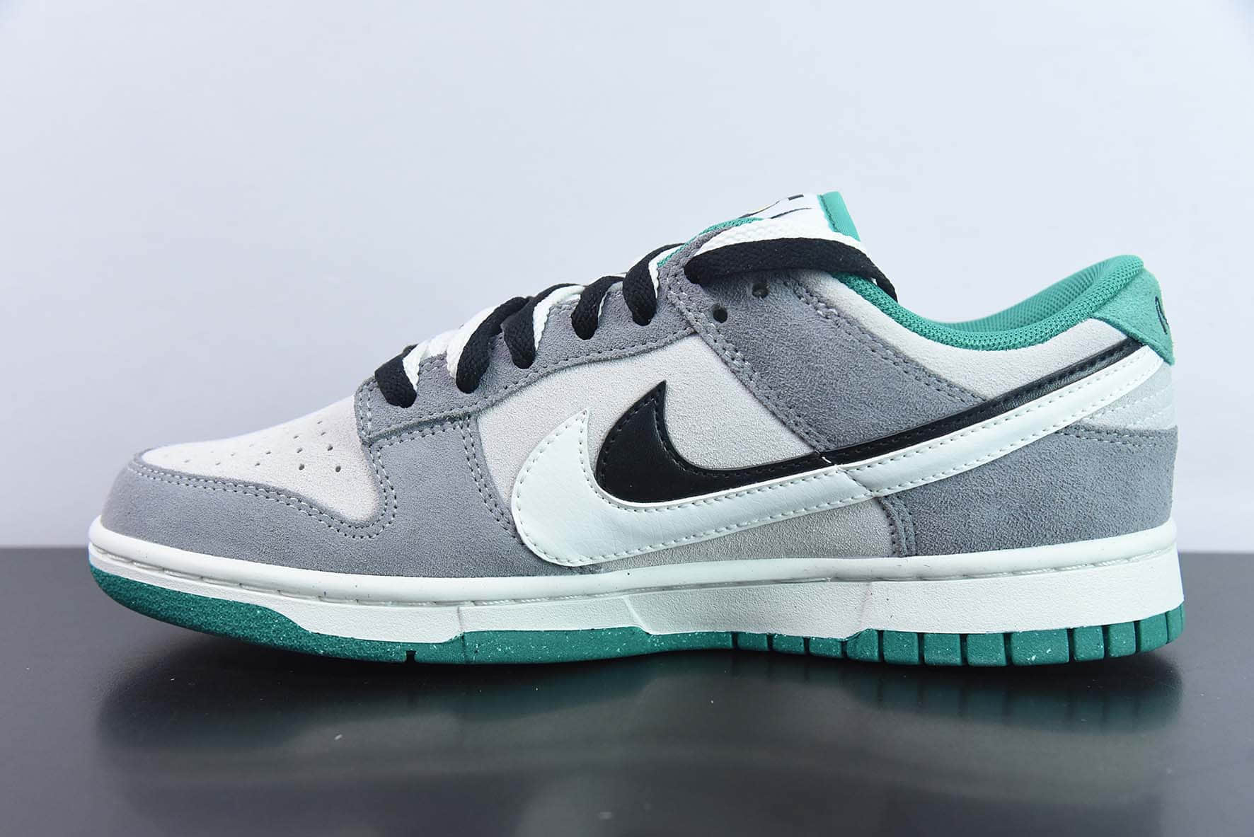 耐克Nike SB Dunk Low SE85 Double SwooshGreyBlackWhite拼色深灰浅灰黑白双钩扣篮系列低帮休闲运动滑板板鞋纯原版本 货号:DO9457-132