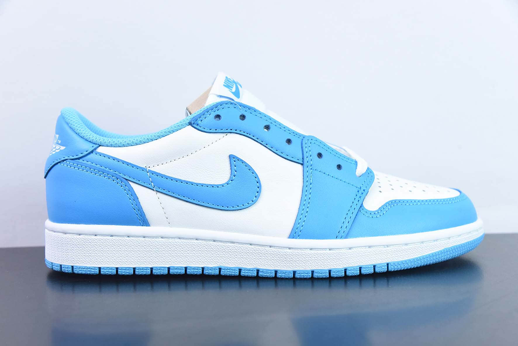 乔丹Air Jordan Eric Koston x Dunk SB x Air Jordan 1 LowCarolina BlueSB联名款北卡蓝白低帮篮球鞋纯原版本货号:CJ7891-401