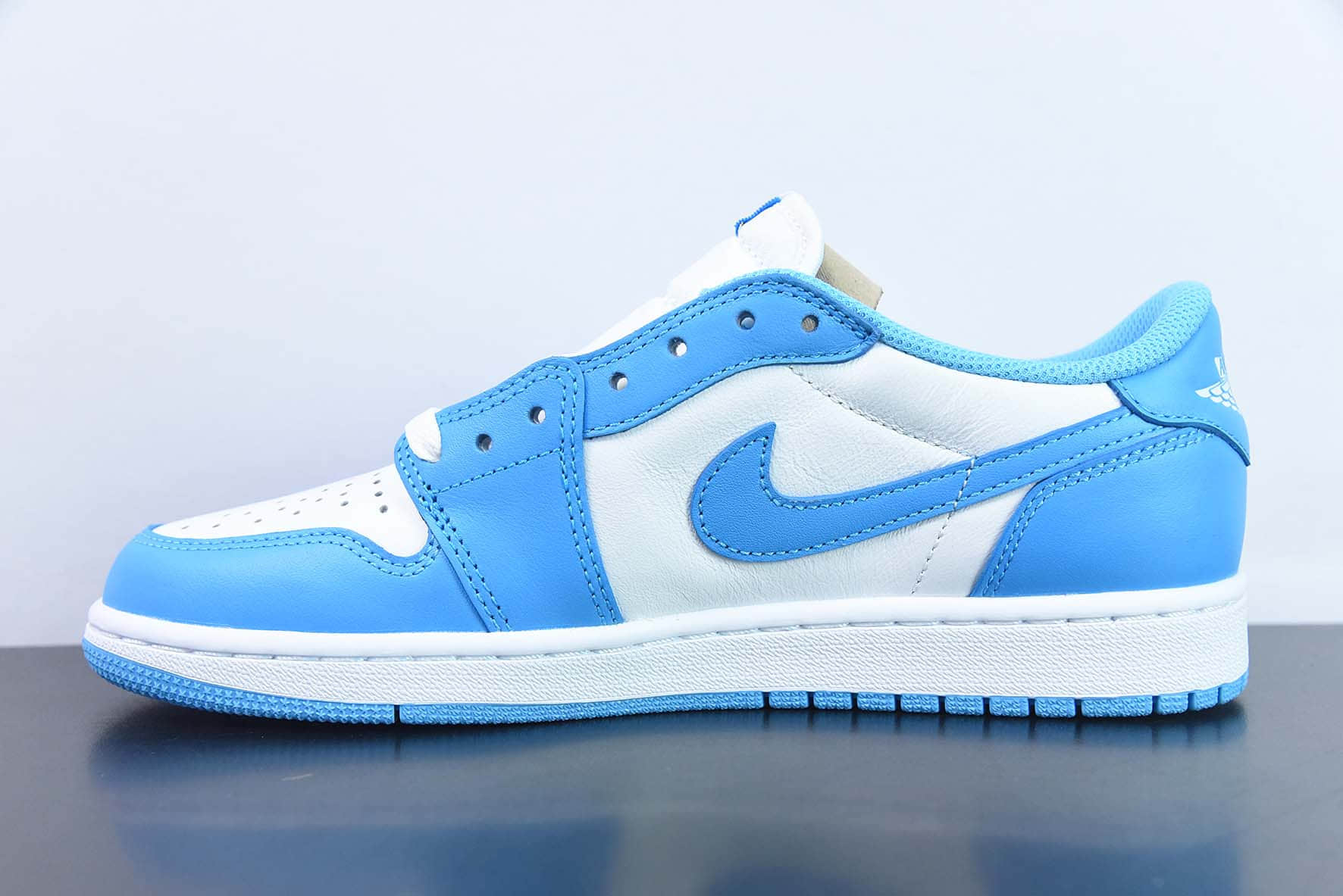 乔丹Air Jordan Eric Koston x Dunk SB x Air Jordan 1 LowCarolina BlueSB联名款北卡蓝白低帮篮球鞋纯原版本货号:CJ7891-401