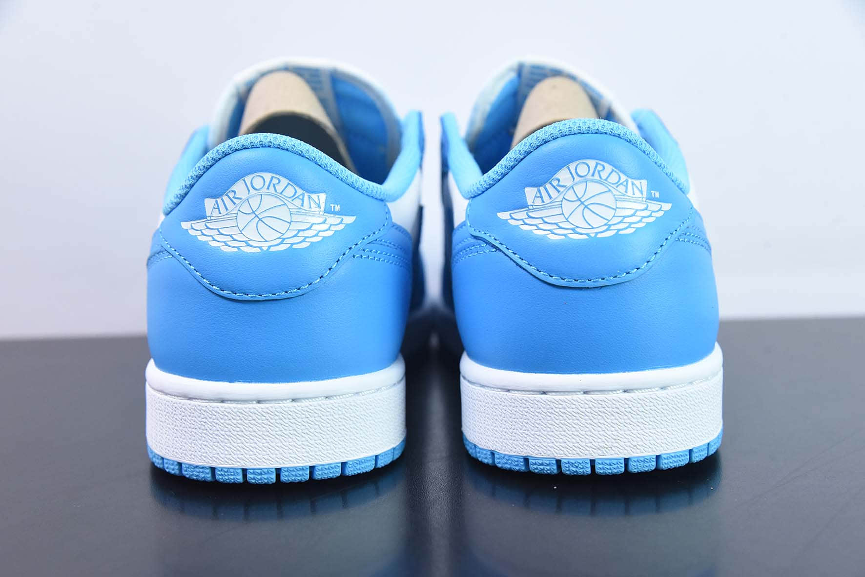 乔丹Air Jordan Eric Koston x Dunk SB x Air Jordan 1 LowCarolina BlueSB联名款北卡蓝白低帮篮球鞋纯原版本货号:CJ7891-401