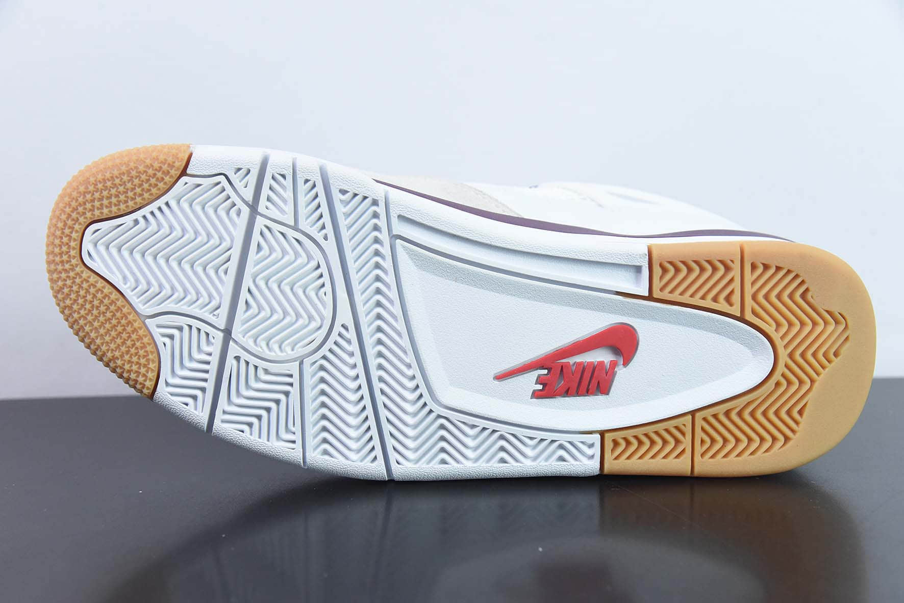 乔丹Air Jordan Nike SB x Air Jordan 4 AJ4 Pine Green SB 联名白紫复古文化篮球鞋纯原版本 货号：DR5415-500