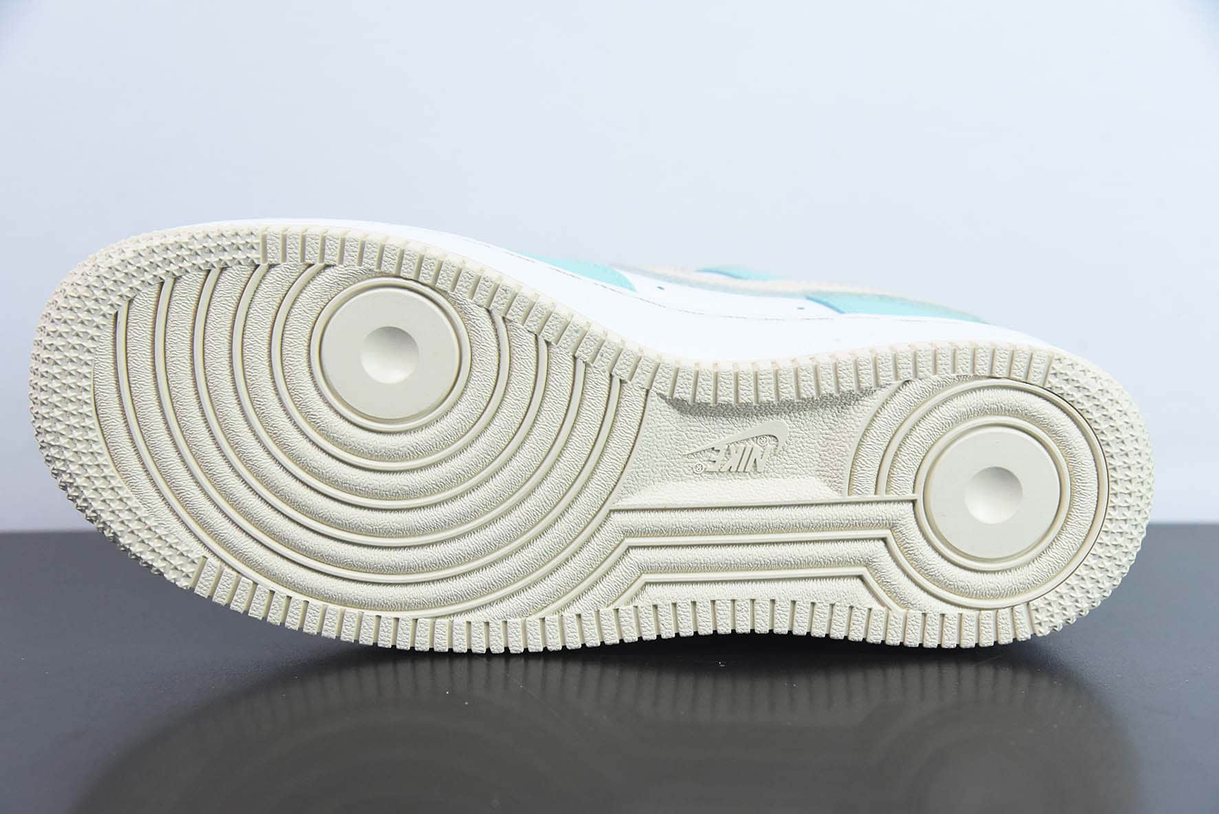 耐克Nike Air Force 1’07 LV8MintWhiteKhaki拼接薄荷绿粉卡其空军一号经典低帮百搭休闲运动板鞋纯原版本 货号：DV7762-300