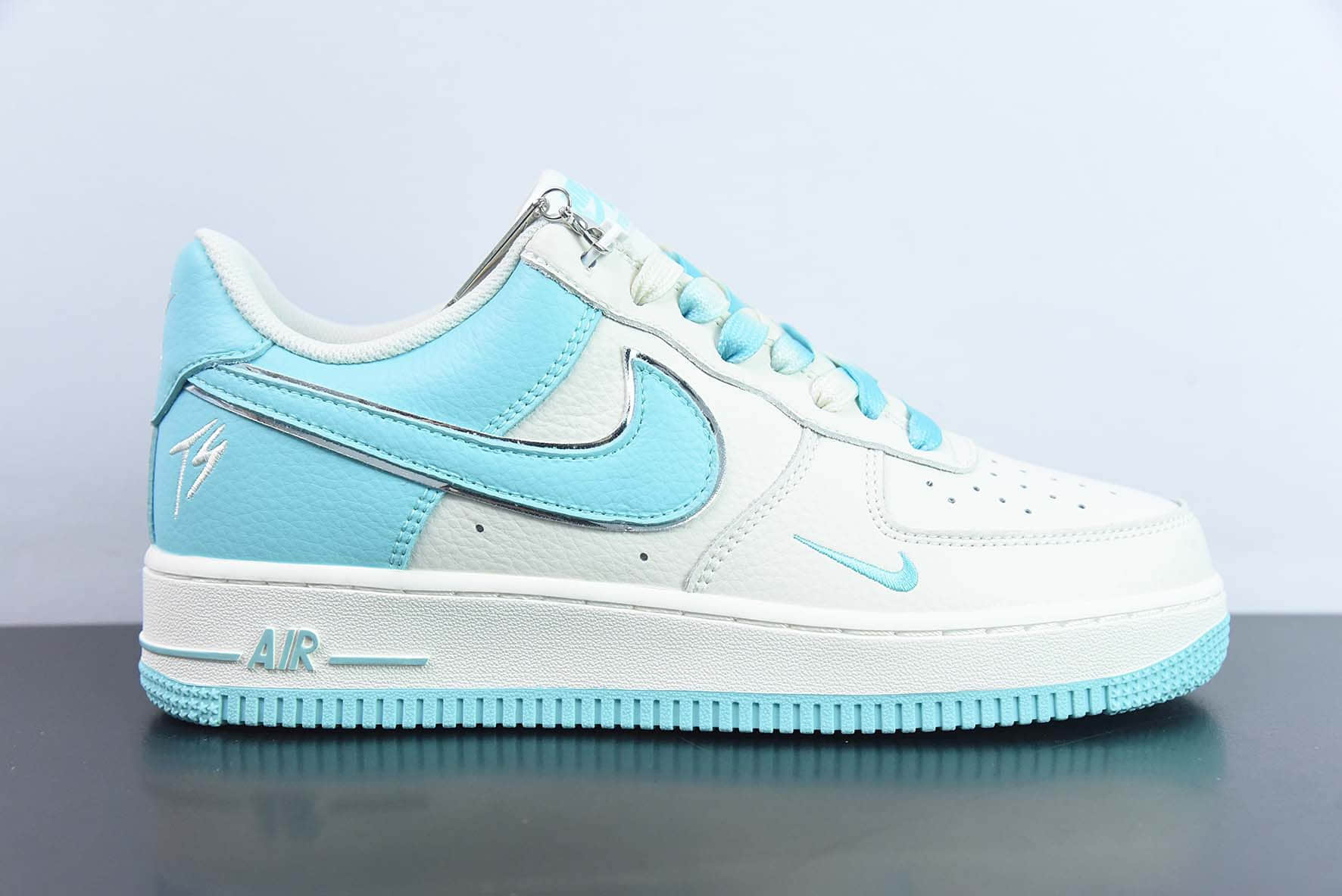 耐克Nike Air Force 1白蓝拼色迷你勾空军一号低帮休闲板鞋纯原版本 货号：IO5636-555