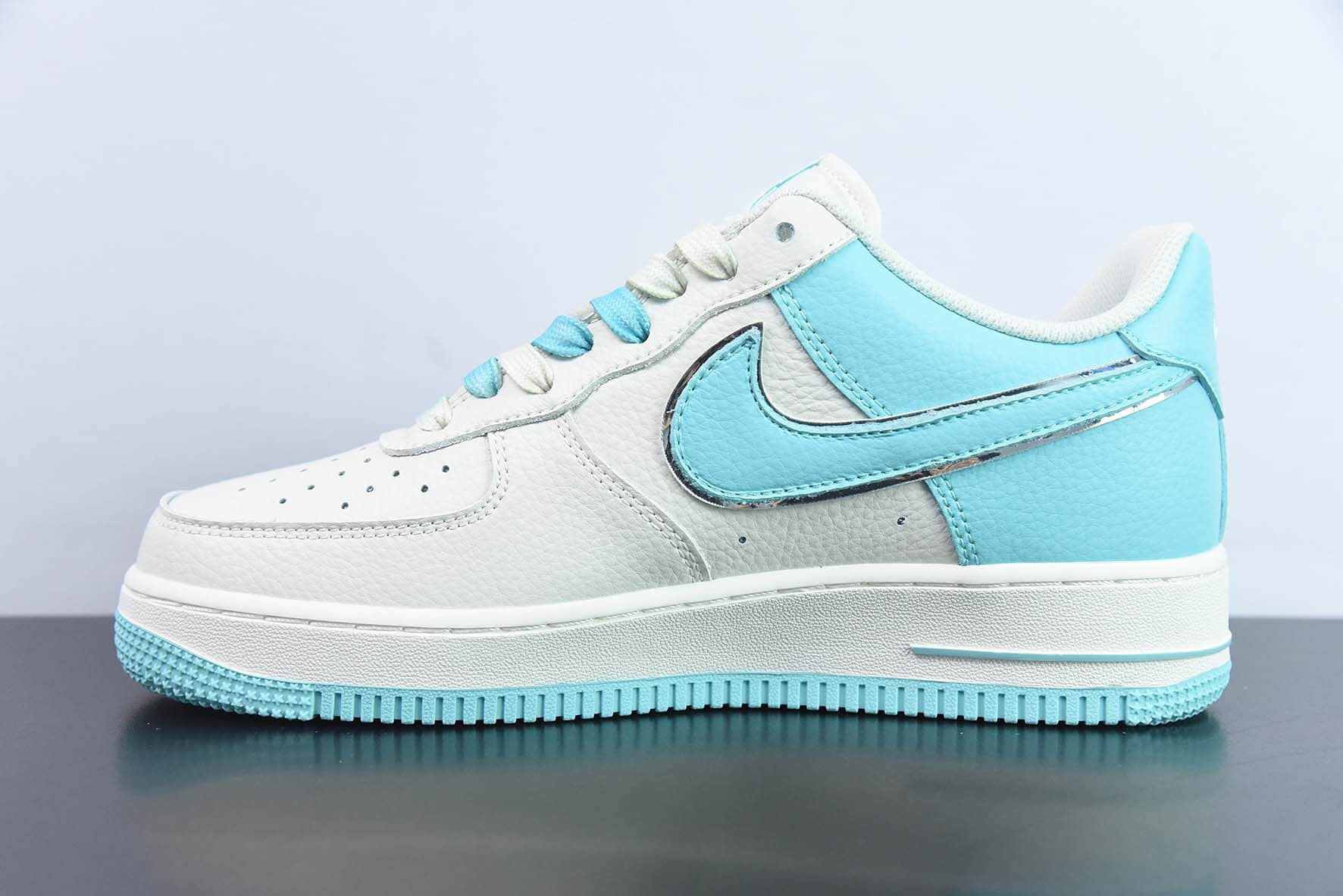 耐克Nike Air Force 1白蓝拼色迷你勾空军一号低帮休闲板鞋纯原版本 货号：IO5636-555