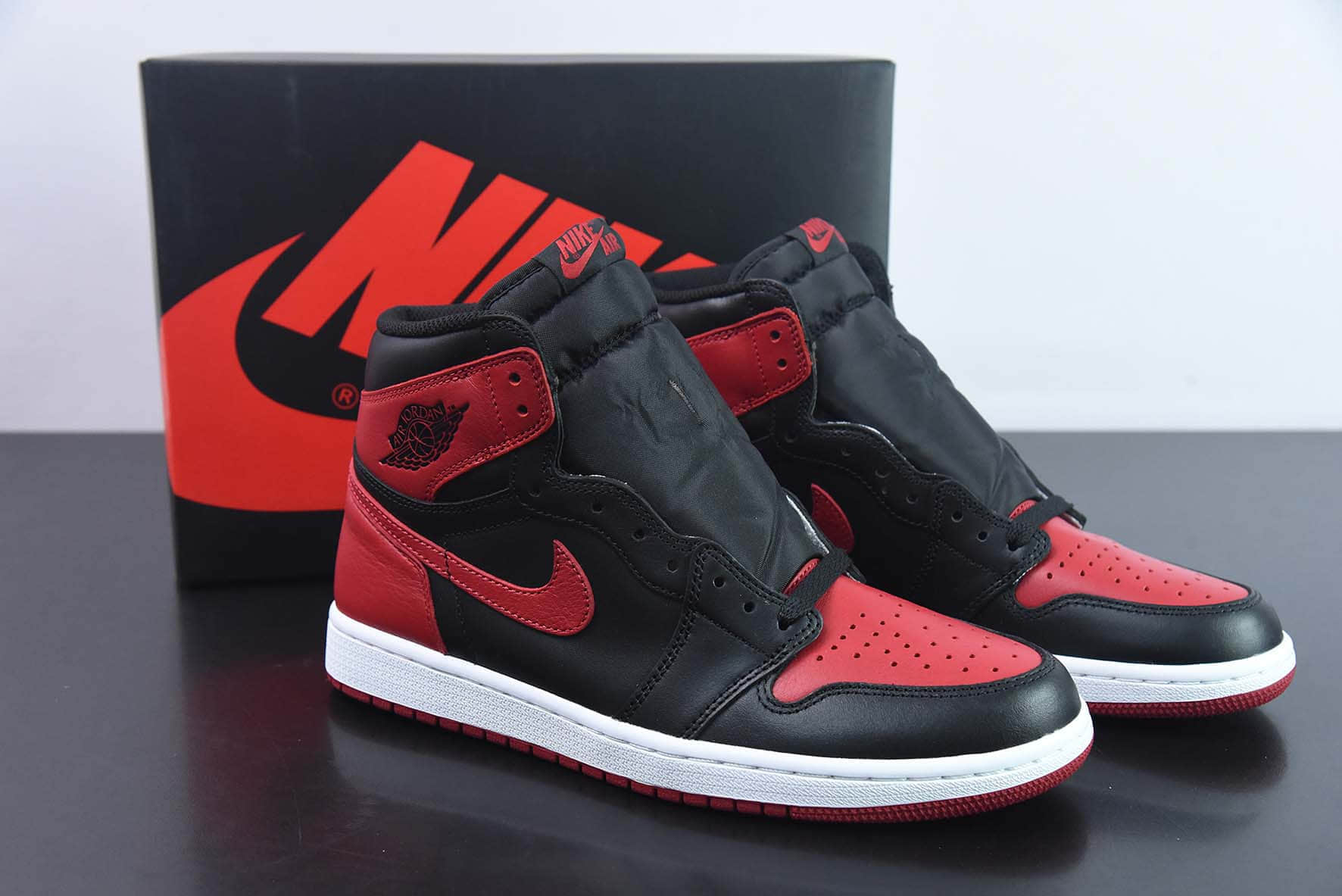 乔丹Air Jordan 1 Retro Bred BannedAJ1 黑红禁穿高帮复古篮球鞋纯原版本 货号:555088-001
