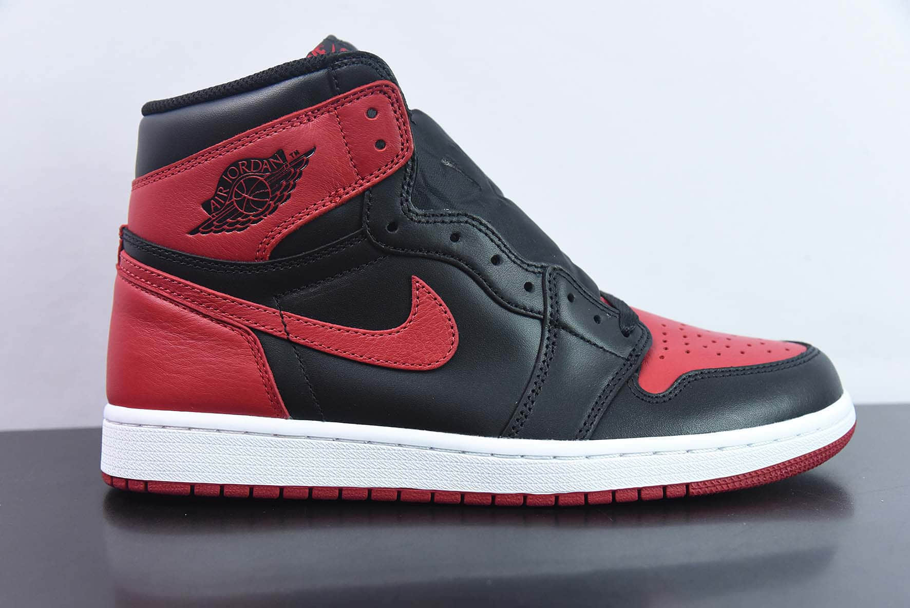 乔丹Air Jordan 1 Retro Bred BannedAJ1 黑红禁穿高帮复古篮球鞋纯原版本 货号:555088-001