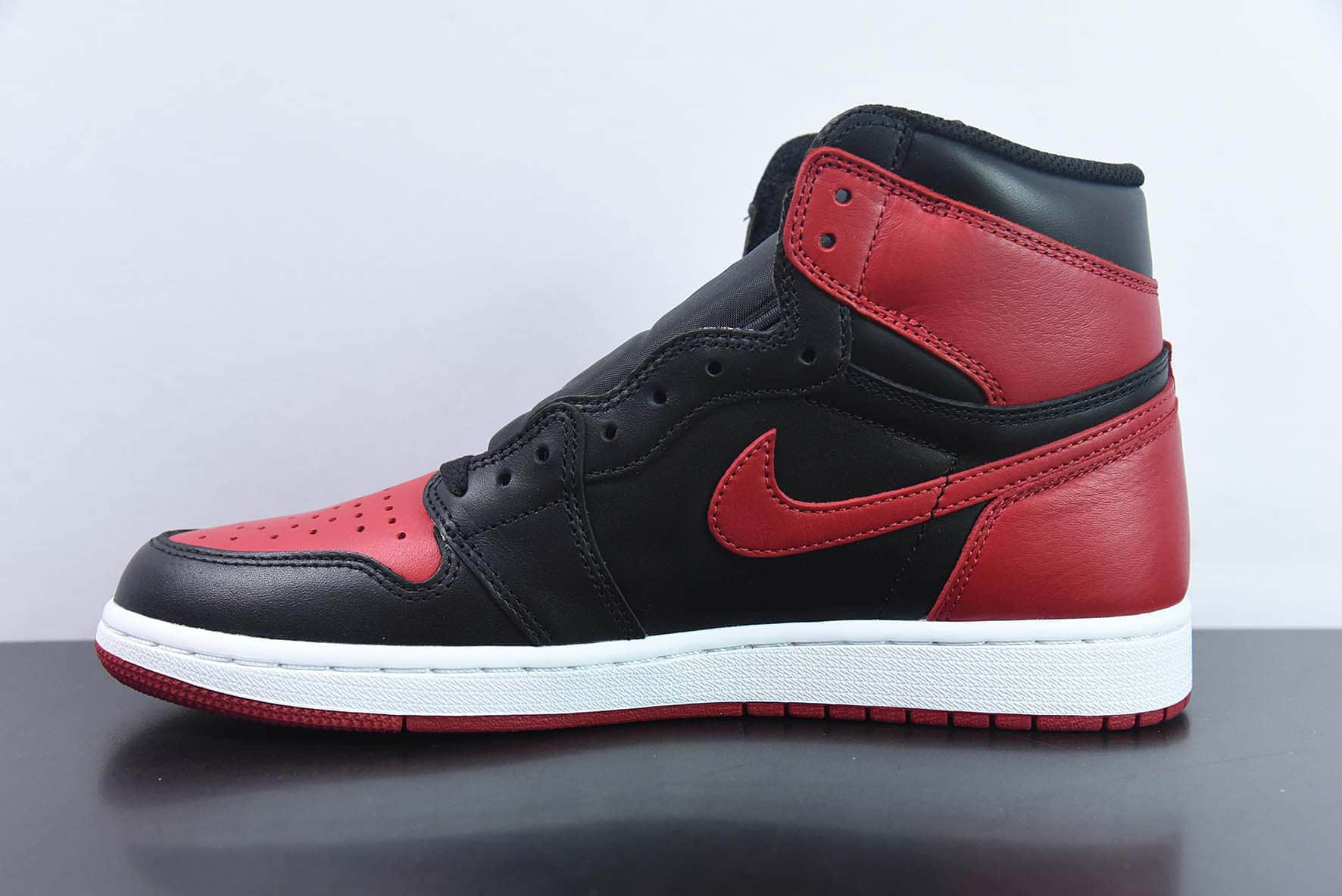 乔丹Air Jordan 1 Retro Bred BannedAJ1 黑红禁穿高帮复古篮球鞋纯原版本 货号:555088-001