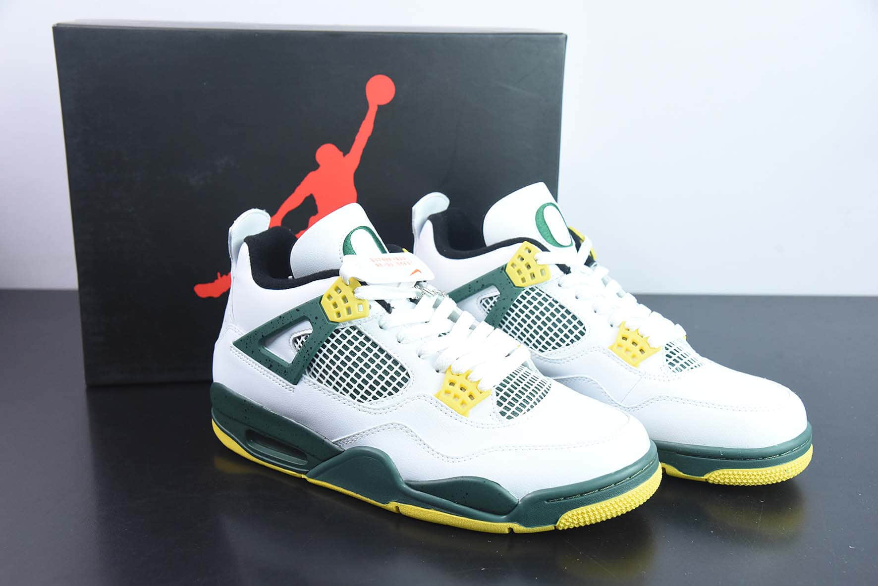 乔丹Air Jordan 4 Retro Oregon Ducks Pit Crew AJ4俄勒冈大学白绿黄男子文化篮球鞋纯原版本 货号：257-255275 