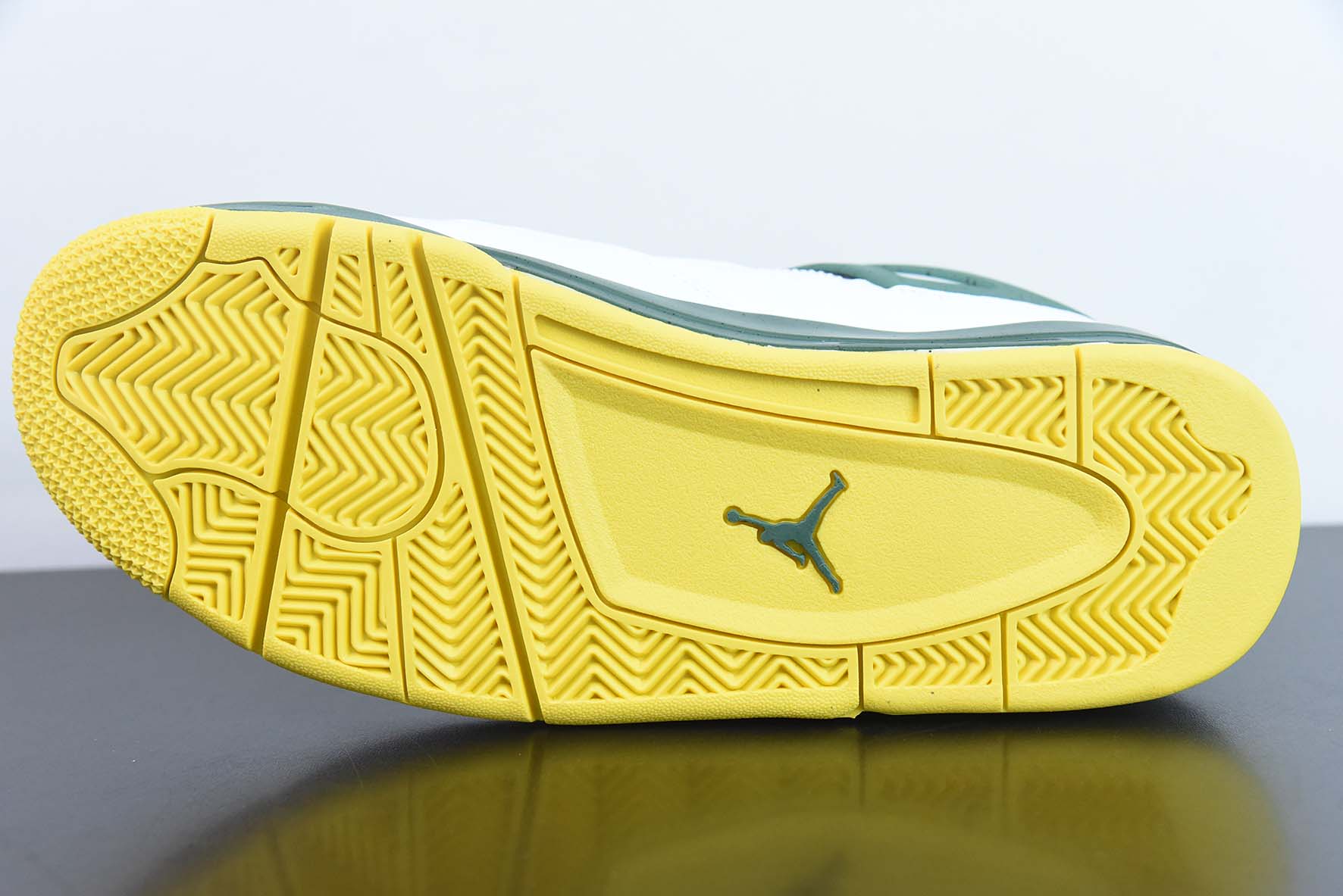 乔丹Air Jordan 4 Retro Oregon Ducks Pit Crew AJ4俄勒冈大学白绿黄男子文化篮球鞋纯原版本 货号：257-255275 