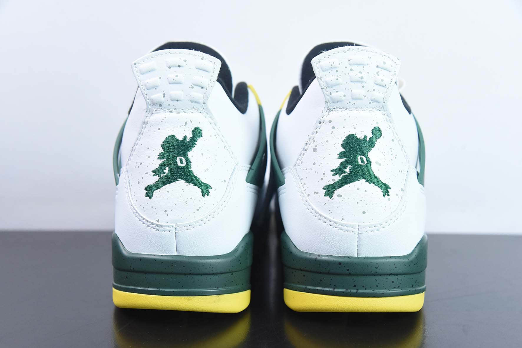 乔丹Air Jordan 4 Retro Oregon Ducks Pit Crew AJ4俄勒冈大学白绿黄男子文化篮球鞋纯原版本 货号：257-255275 