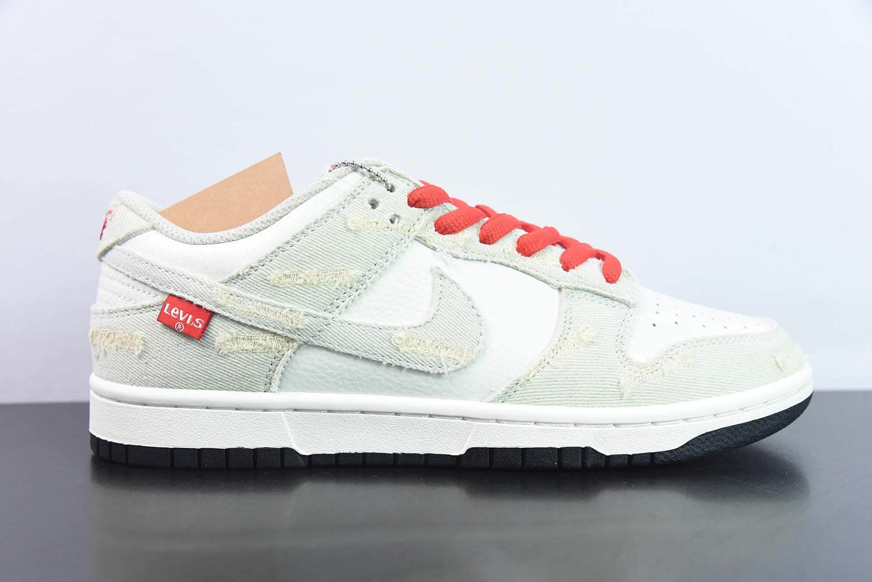 耐克Nike Levi's x Nike Dunk Low Exclusive Denim“李维斯联名拼接白米灰磨破牛仔布SB低帮复古板鞋纯原版本 货号:LE0021-003