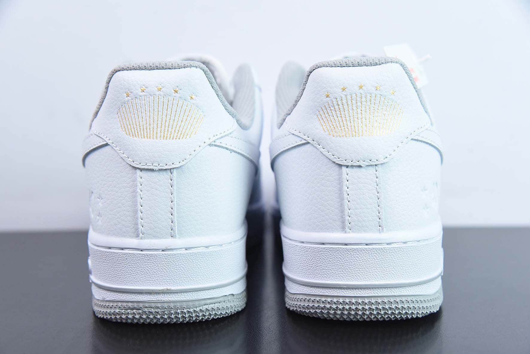 耐克Nike Air Force 1'07 40th AnniversaryWhiteLight Grey40周年版白浅灰金小钩空军一号经典低帮百搭休闲运动板鞋纯原版本 货号:DD1225-002