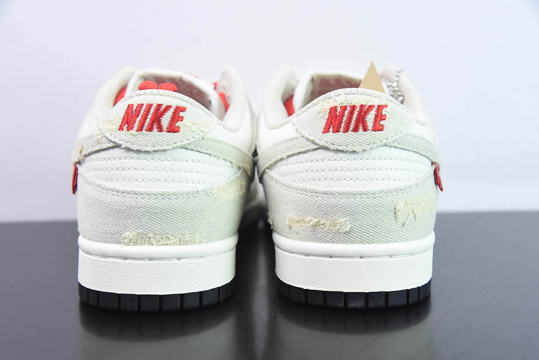 耐克Nike Levi's x Nike Dunk Low Exclusive Denim“李维斯联名拼接白米灰磨破牛仔布SB低帮复古板鞋纯原版本 货号:LE0021-003