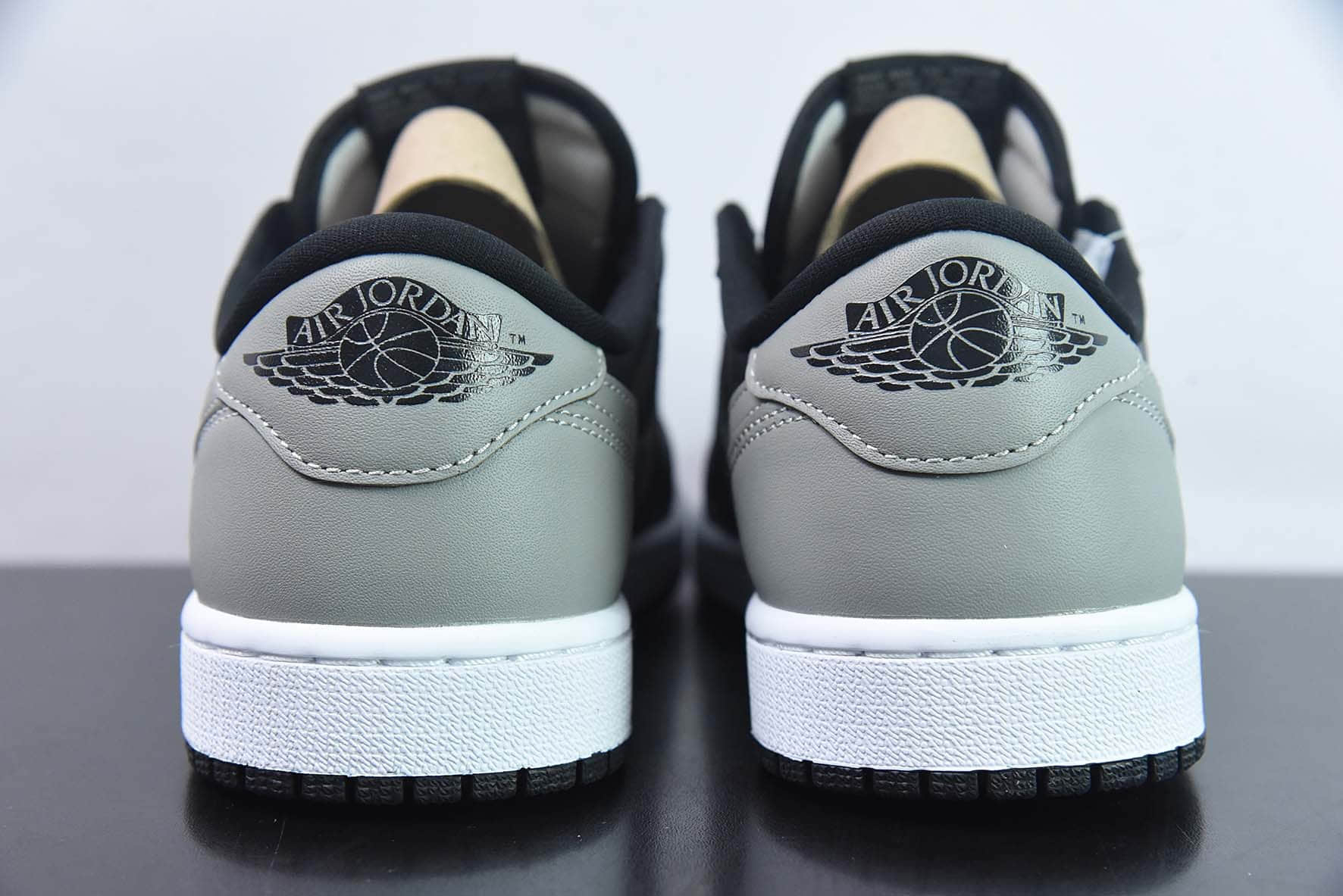 乔丹Air Jordan 1 Low OG 系列影子灰配色低帮复古篮球鞋纯原版本 货号:705329-003