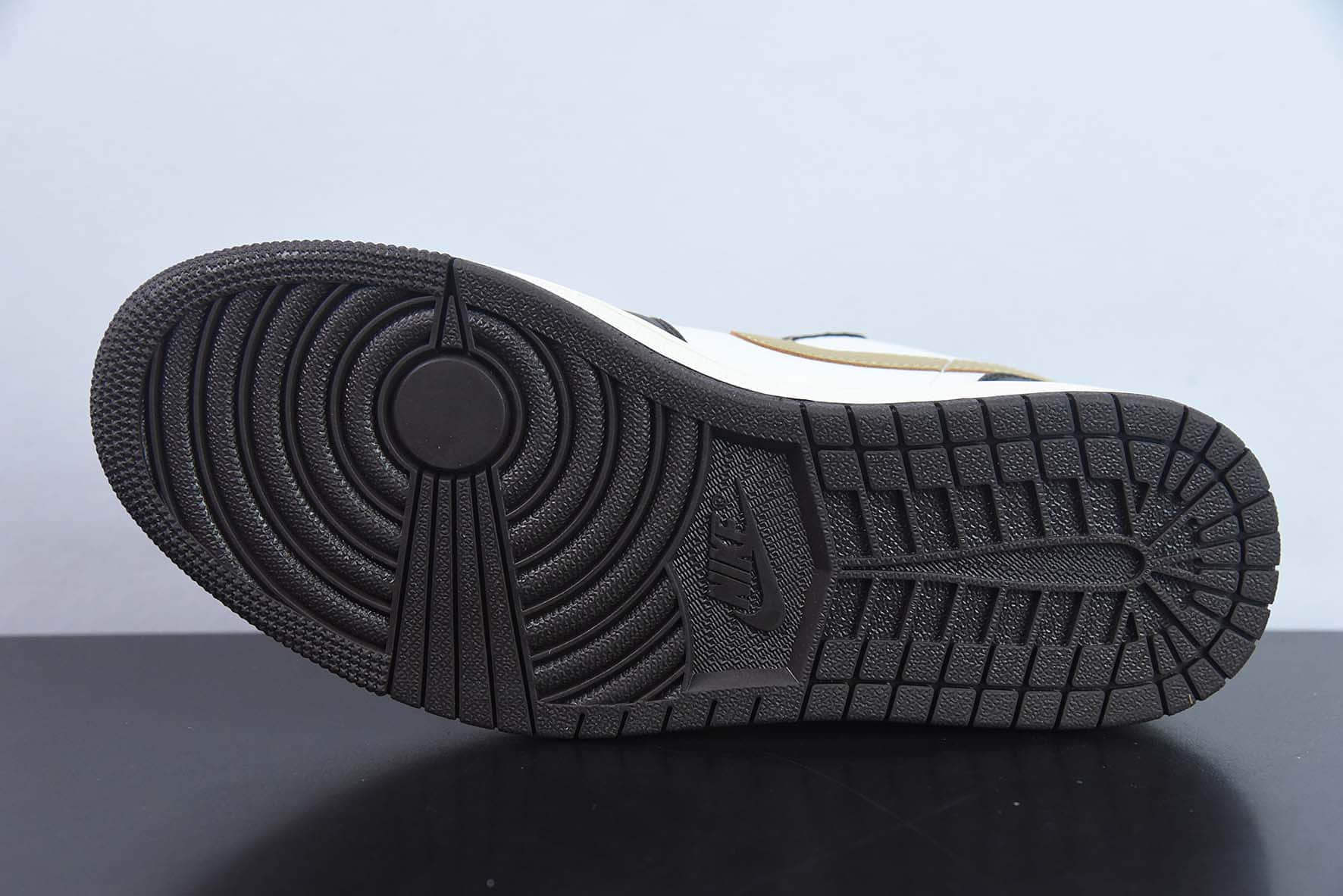 乔丹Air Jordan 1 Low AJ1暗褐脚趾低帮篮球鞋纯原版本 货号：DC0774-200