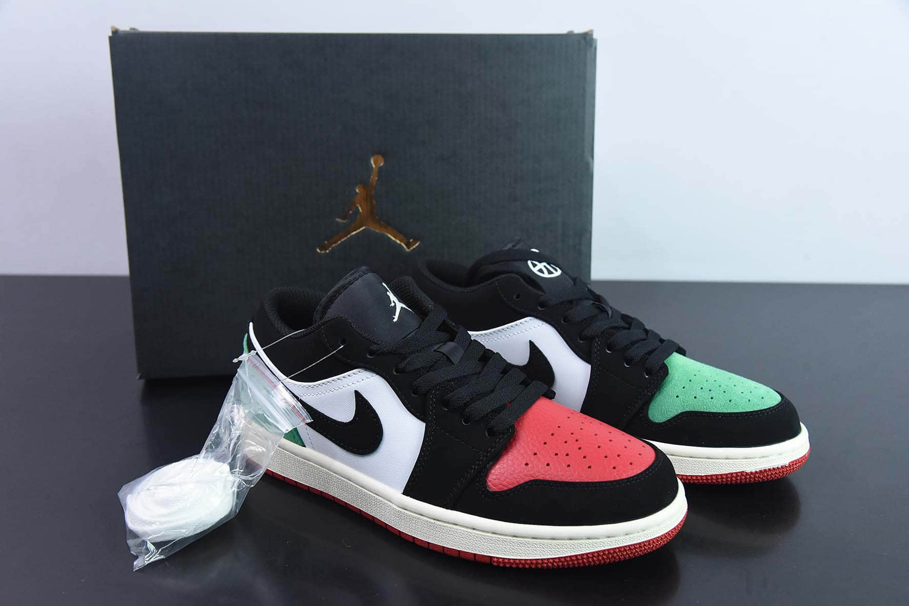乔丹Air Jordan 1 Low Quai 54 AJ1锦标赛黑红绿鸳鸯20周年特别款低帮文化休闲板鞋纯原版本 货号：FQ6703-100
