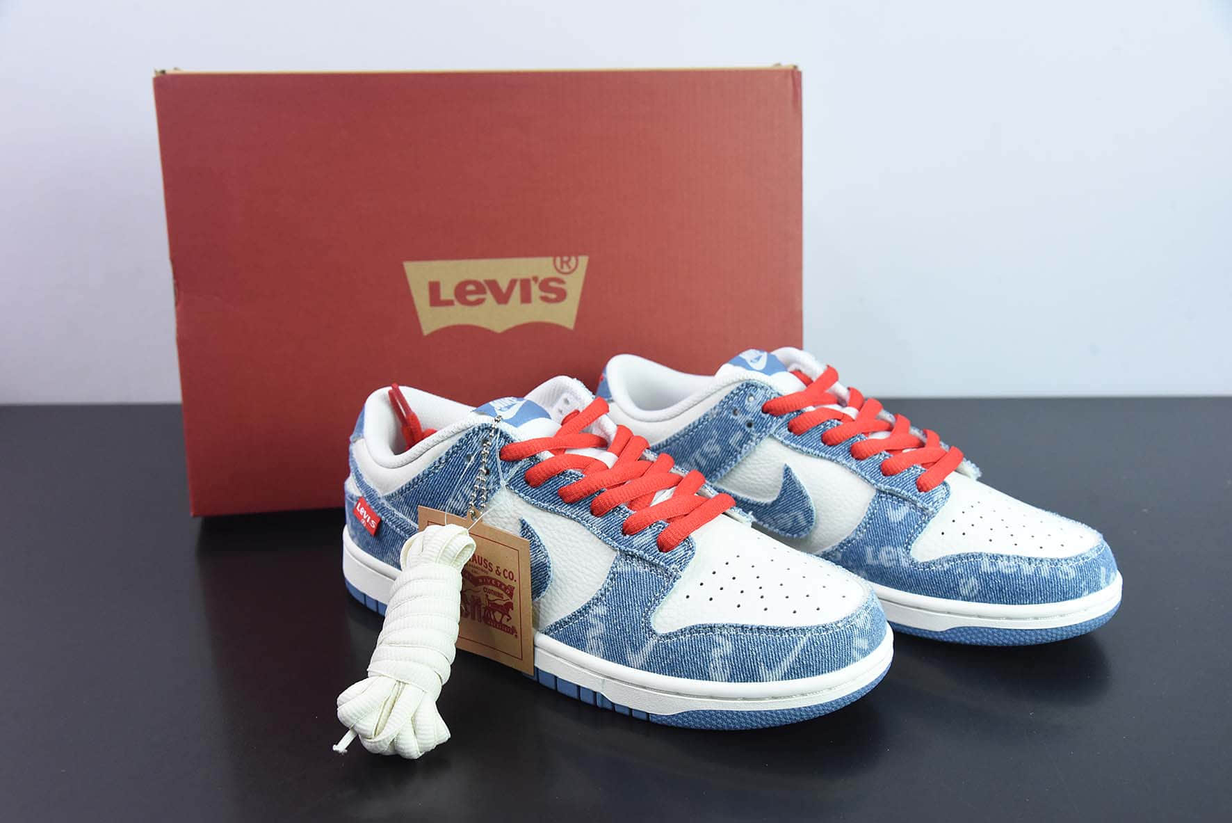 耐克Nike SB Dunk Low 李维斯联名牛仔白蓝SB低帮休闲滑板鞋纯原版本 货号:LE0021-002