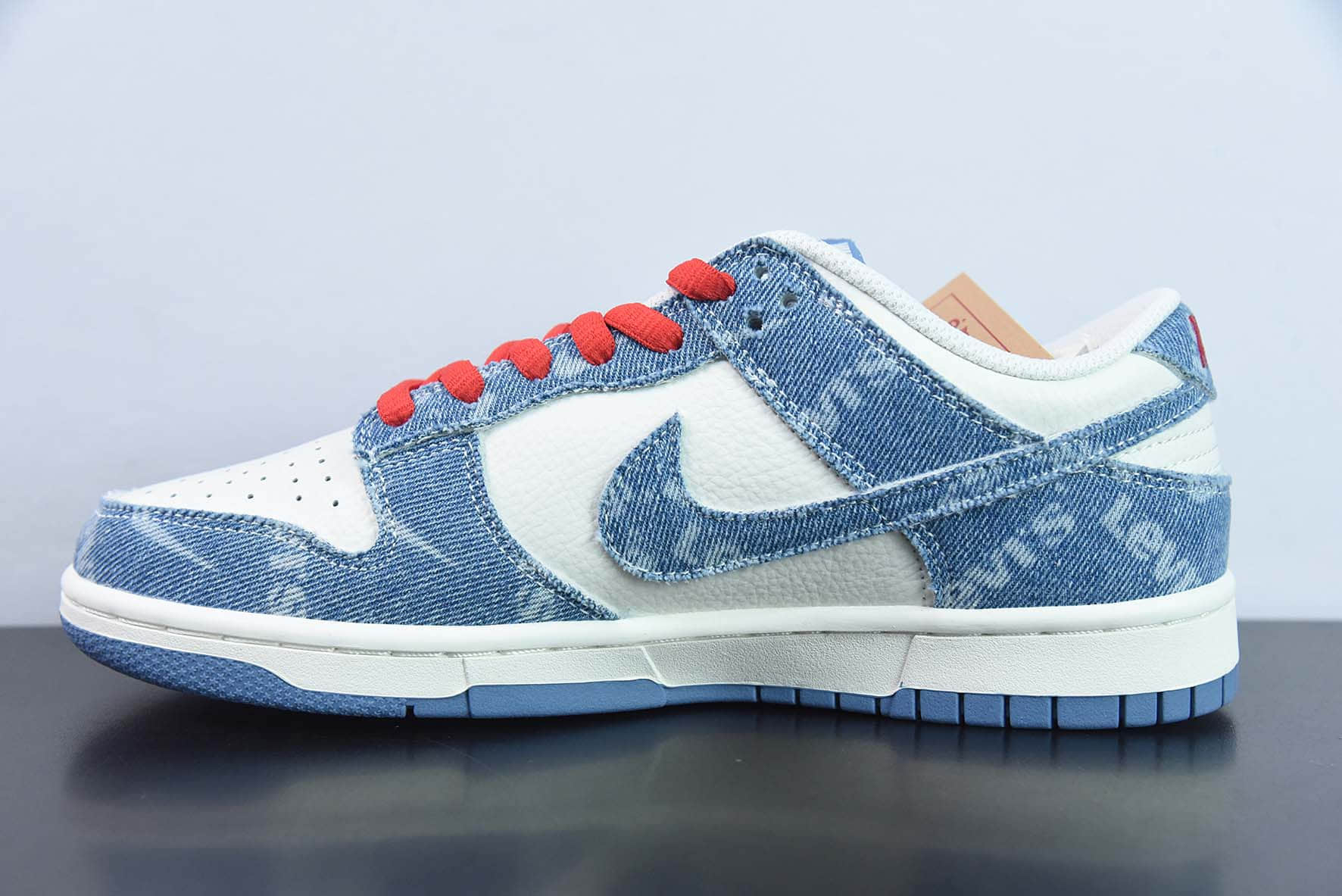 耐克Nike SB Dunk Low 李维斯联名牛仔白蓝SB低帮休闲滑板鞋纯原版本 货号:LE0021-002