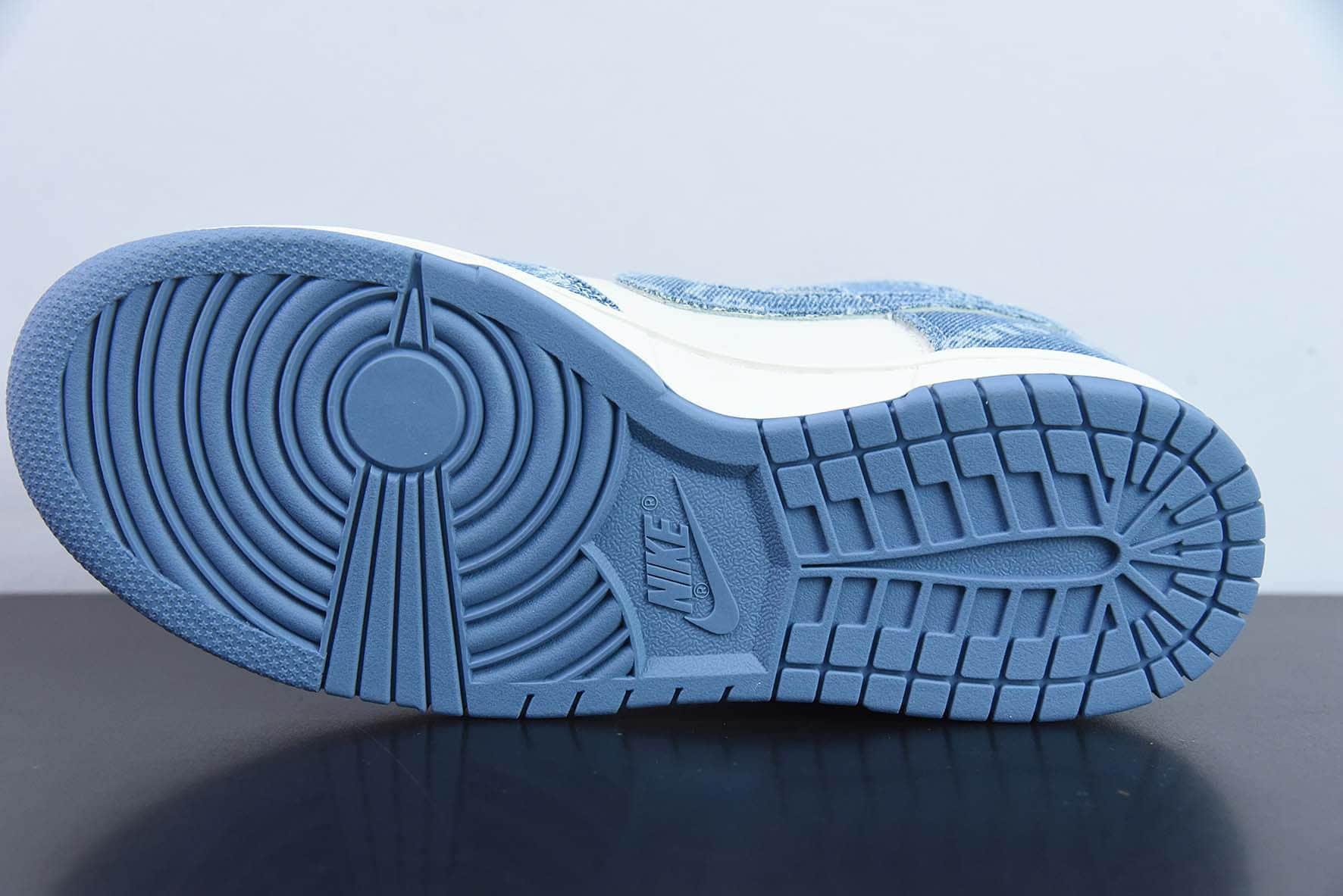 耐克Nike SB Dunk Low 李维斯联名牛仔白蓝SB低帮休闲滑板鞋纯原版本 货号:LE0021-002