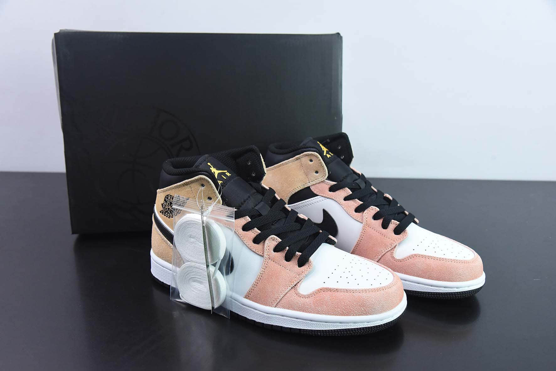 乔丹Air Jordan 1 Mid AJ1裸粉白中帮复古篮球鞋纯原版本 货号:DX4332-800