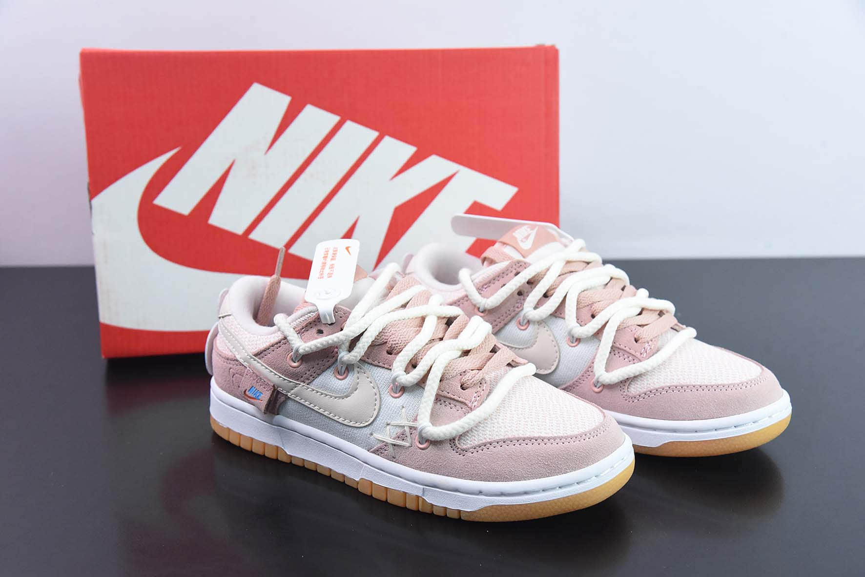 耐克Nike Dunk Low SB泰迪熊白粉绑带定制版低帮滑板鞋纯原版本 货号：DJ5318-640