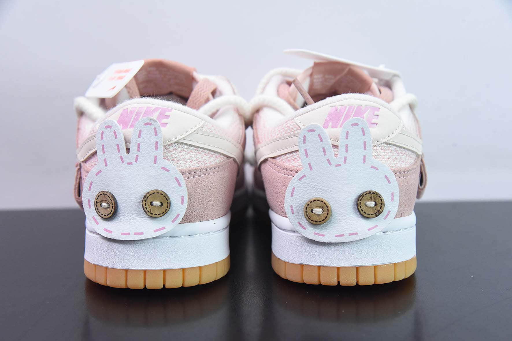 耐克Nike Dunk Low SB泰迪熊白粉绑带定制版低帮滑板鞋纯原版本 货号：DJ5318-640