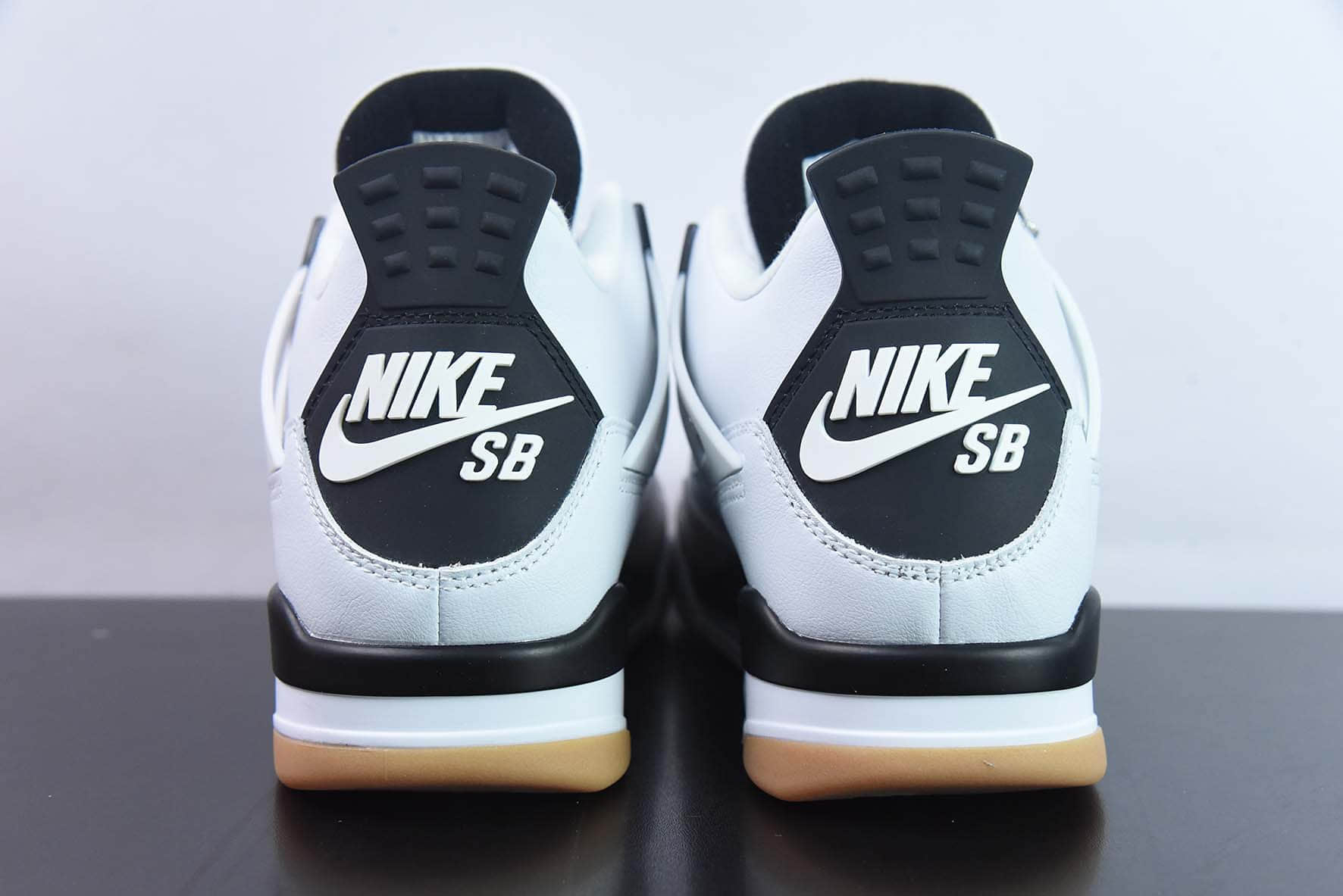 乔丹Air Jordan Nike SB x Air Jordan 4 Pine Green AJ4SB联名奶白黑生胶复古文化篮球鞋纯原版本 货号:DR5415-101
