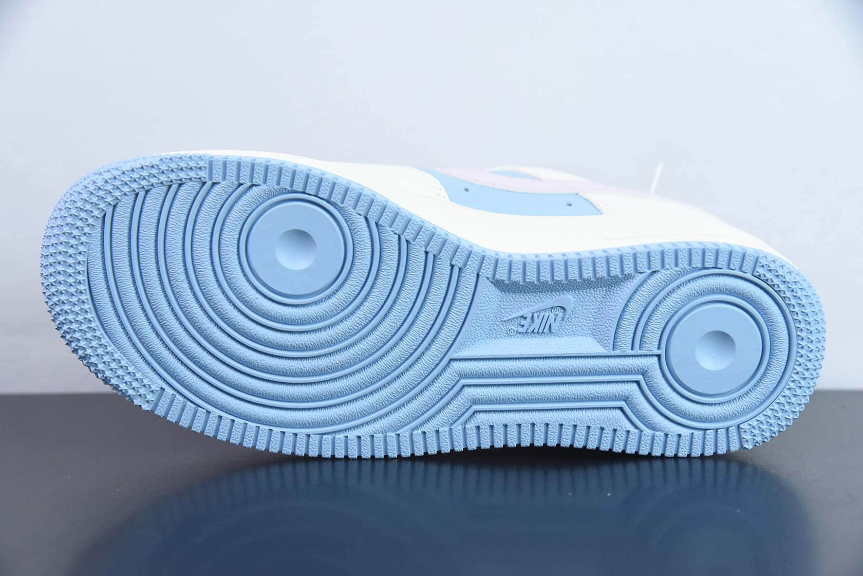 耐克Nike Air Force 1 '07 Low QSSail WhiteBluePink Swoosh皮革米白浅蓝粉小钩空军一号经典低帮百搭休闲运动板鞋纯原版本 货号:DB3301-222