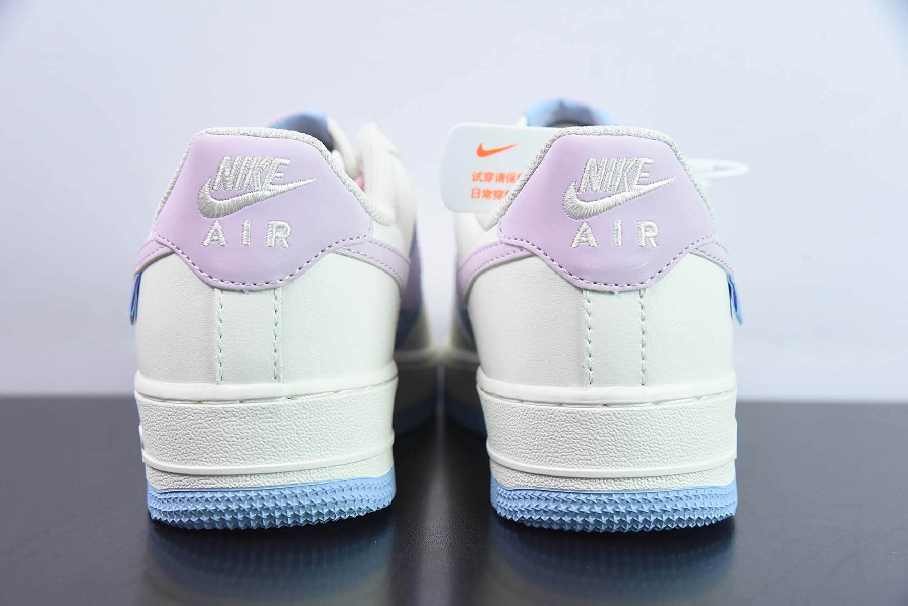 耐克Nike Air Force 1 '07 Low QSSail WhiteBluePink Swoosh皮革米白浅蓝粉小钩空军一号经典低帮百搭休闲运动板鞋纯原版本 货号:DB3301-222
