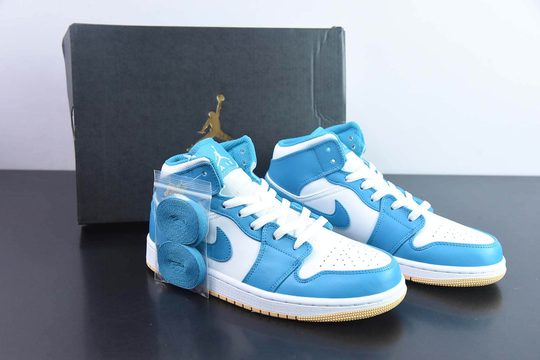 乔丹Air Jordan 1 MID AJ1白湖水蓝中帮经典复古文化休闲运动篮球鞋纯原版本 货号:DQ8426-400