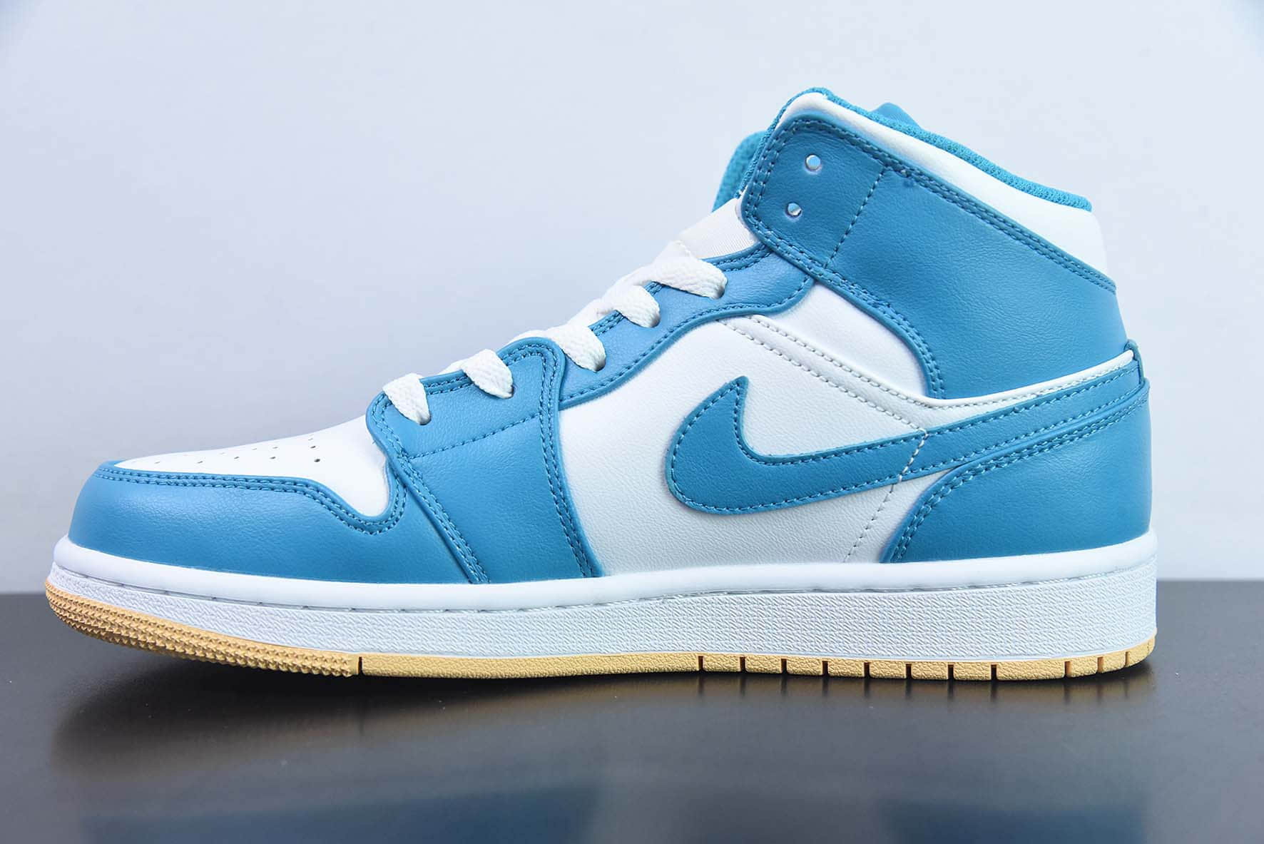 乔丹Air Jordan 1 MID AJ1白湖水蓝中帮经典复古文化休闲运动篮球鞋纯原版本 货号:DQ8426-400