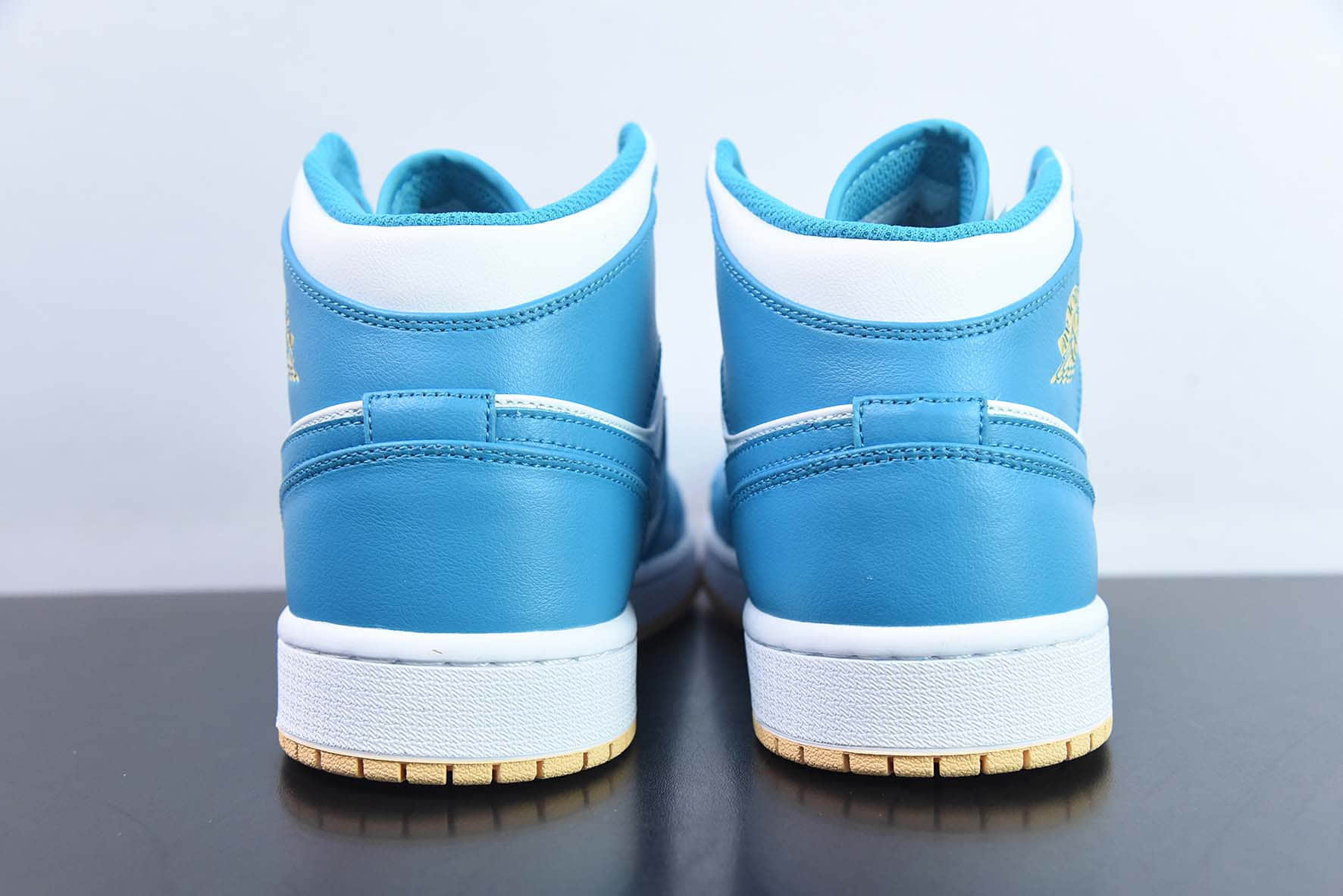 乔丹Air Jordan 1 MID AJ1白湖水蓝中帮经典复古文化休闲运动篮球鞋纯原版本 货号:DQ8426-400