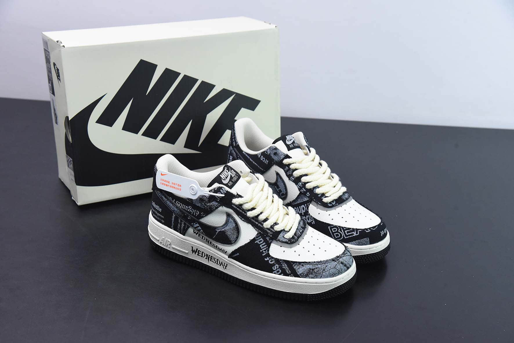 耐克Nike Air Force 1 Low '07 “涂鸦黑白星期三美剧”低帮空军一号休闲板鞋纯原版本 货号:FB0607-011