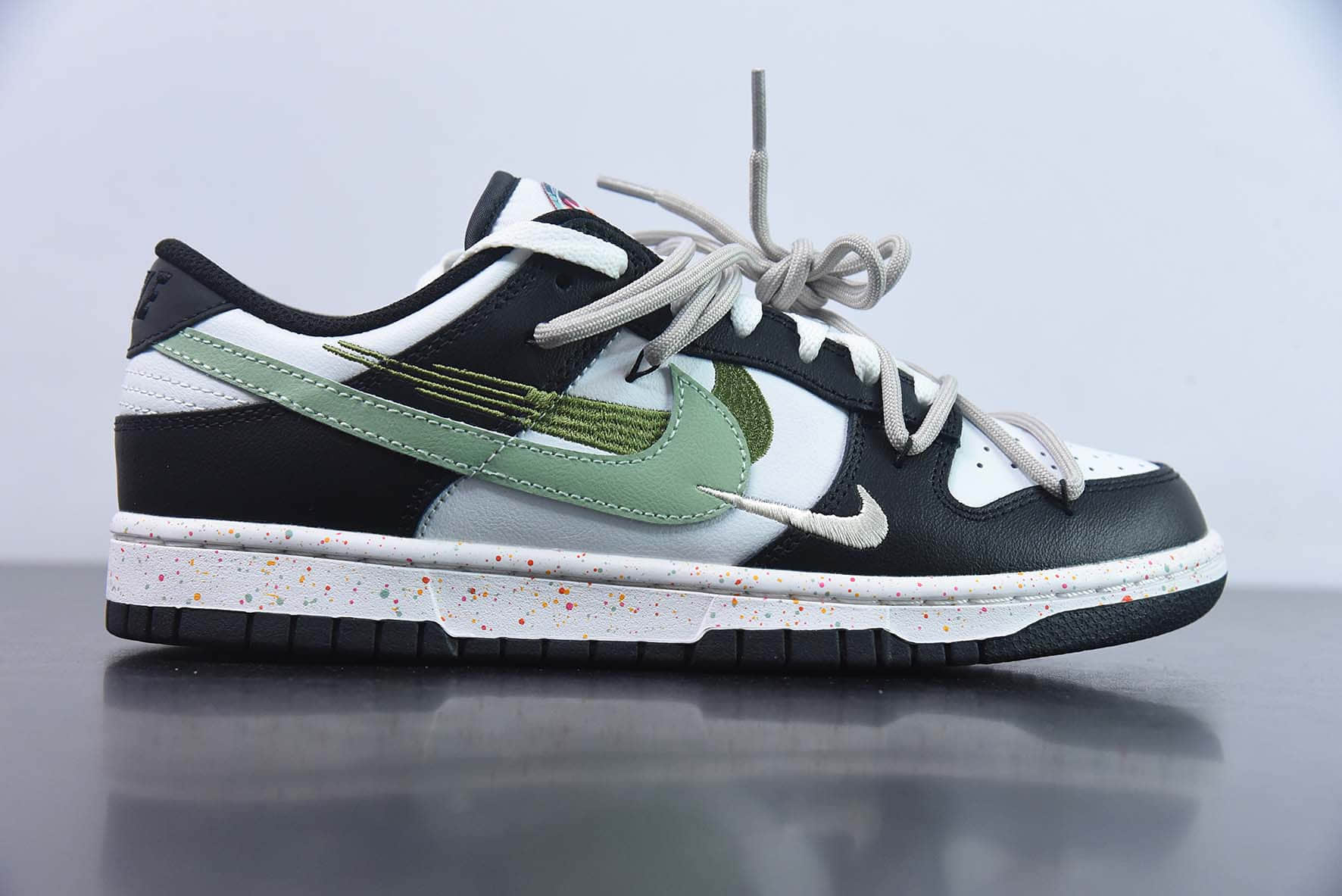 耐克Nike SB Dunk Low 黑白绿解构活力三钩抽绳系列复古低帮板鞋纯原版本 货号:FD4623-143