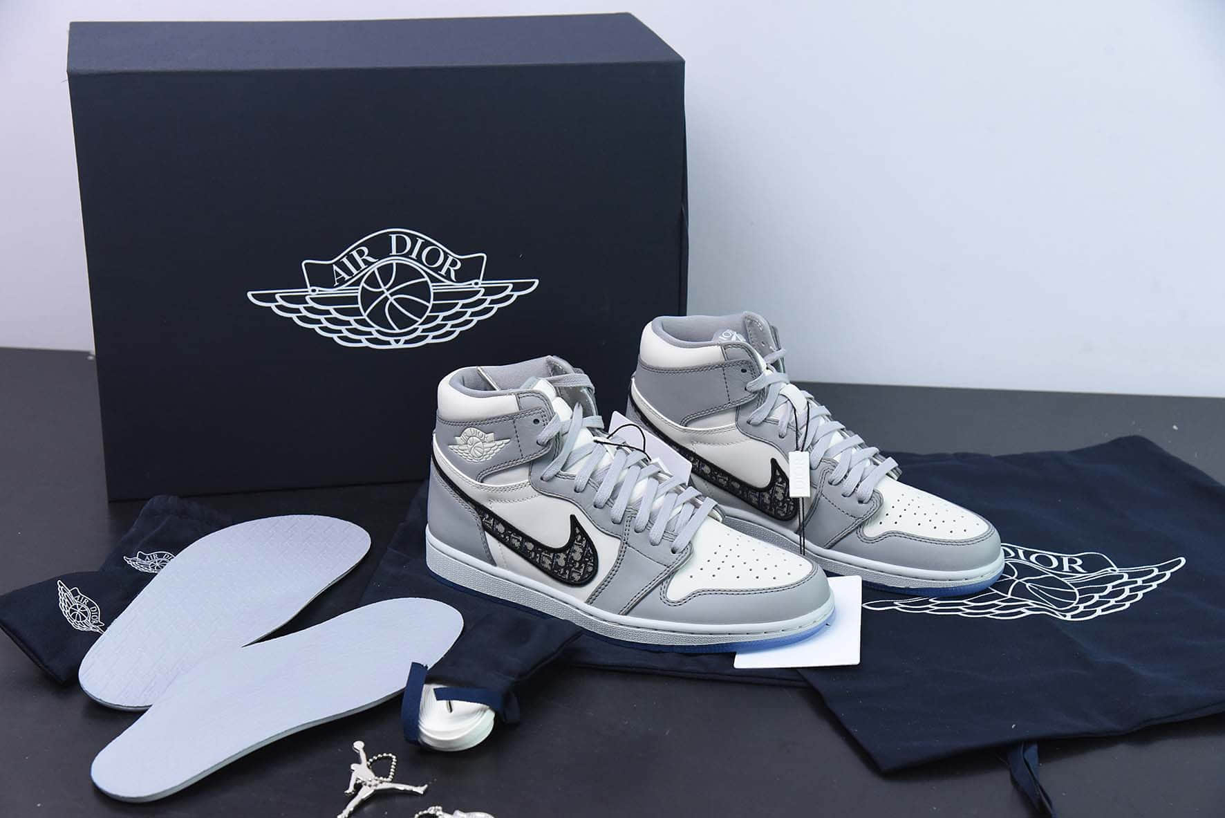 乔丹Air Jordan Dior x Air Jordan 1 HighAJ1大迪奥烟灰高帮复古文化篮球鞋纯原版本 货号:CN8607-002