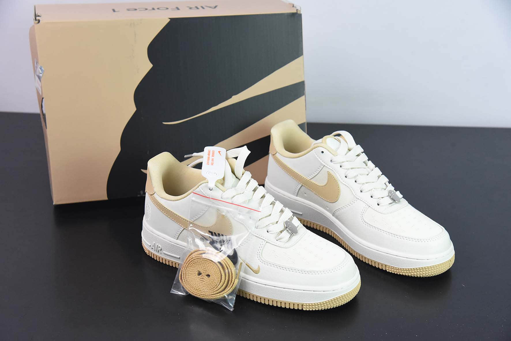 耐克Nike Air Force 1 Low猿人头联名米白黄色双勾空军一号低帮运动休闲板鞋纯原版本 货号:BS9055-747