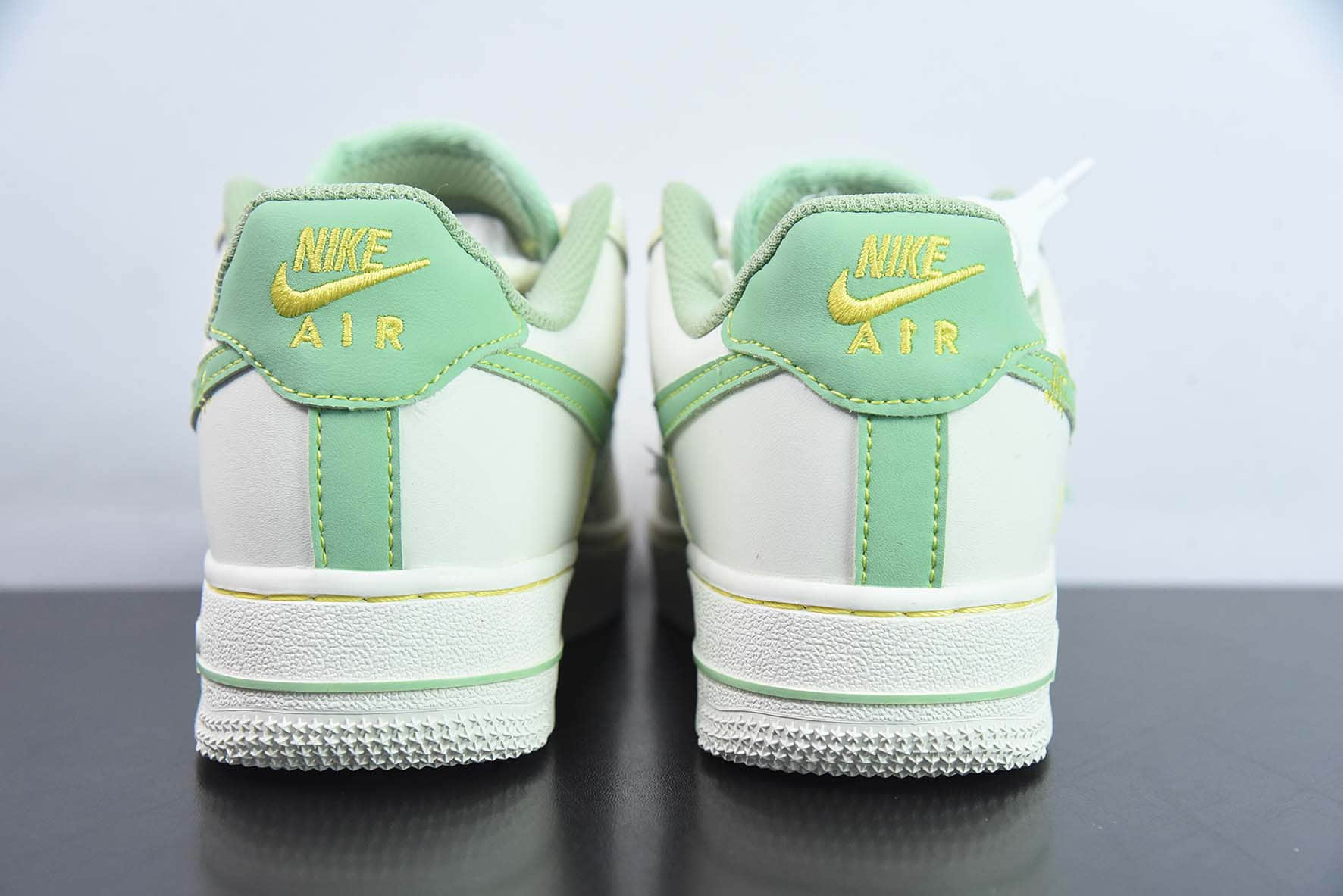 耐克Air Force 1'07 Low Just Do It 白绿小香风空军一号低帮休闲运动板鞋纯原版本 货号：FJ7740-011