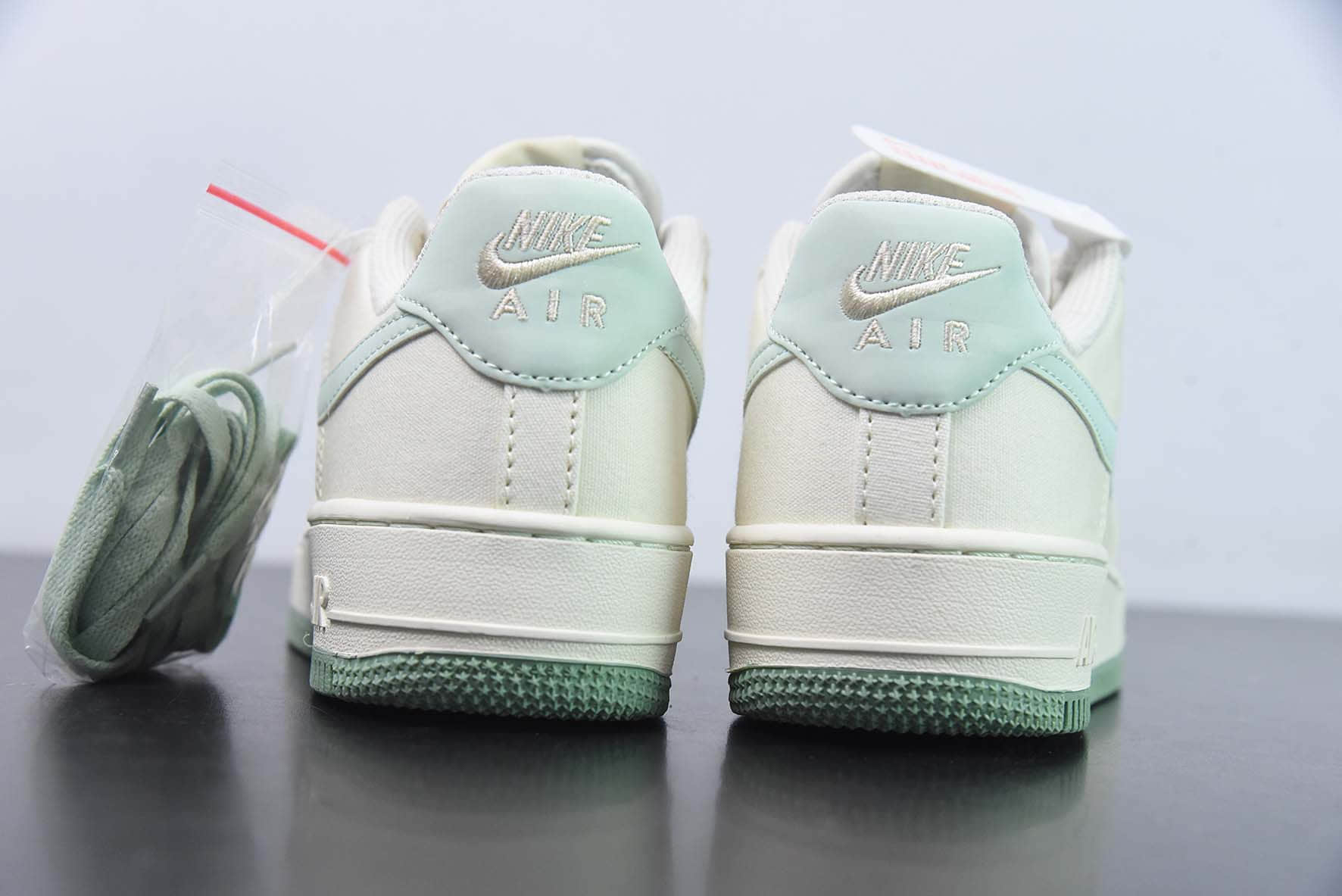 耐克Nike Air Force 1 Low米白蓝双勾空军一号低帮运动休闲板鞋纯原版本 货号：ME0112-555 