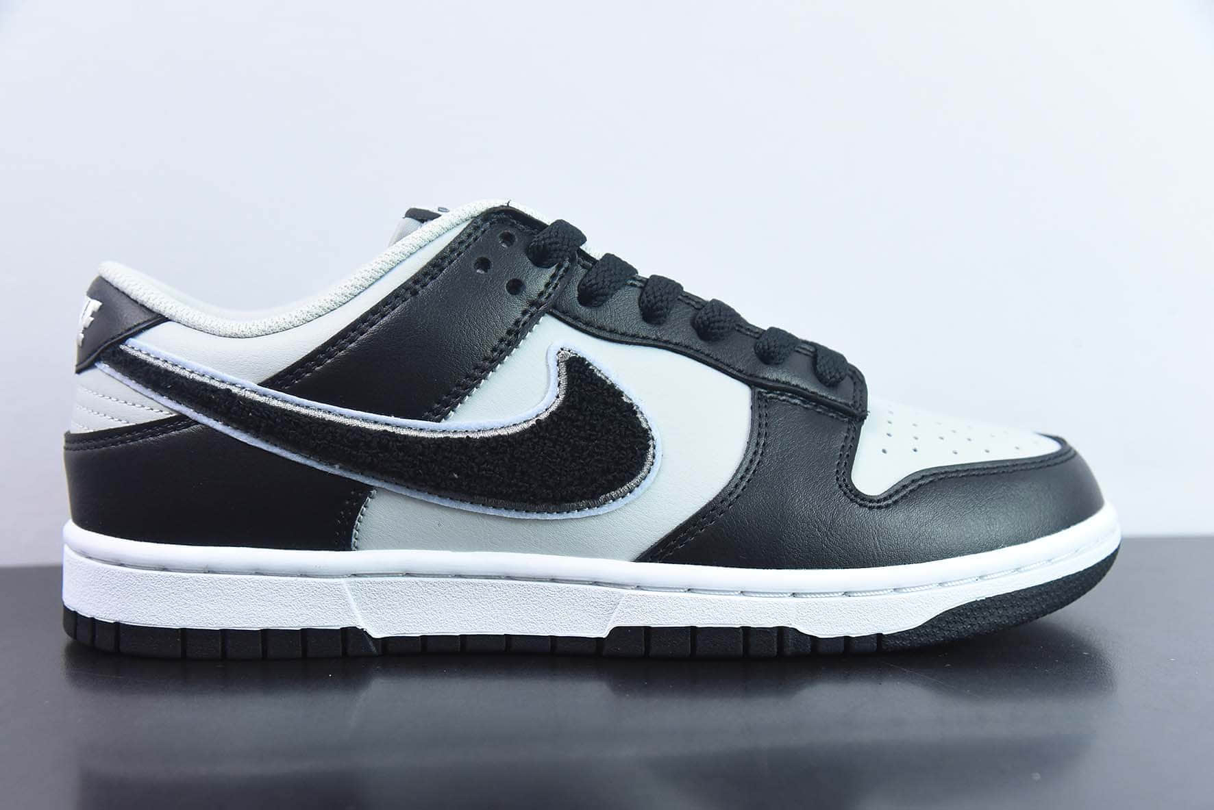 耐克Nike Dunk Low Retro ”chenille swoosh“ 绒钩黑灰熊猫低帮休闲运动板鞋纯原版本 货号:DQ7683-001